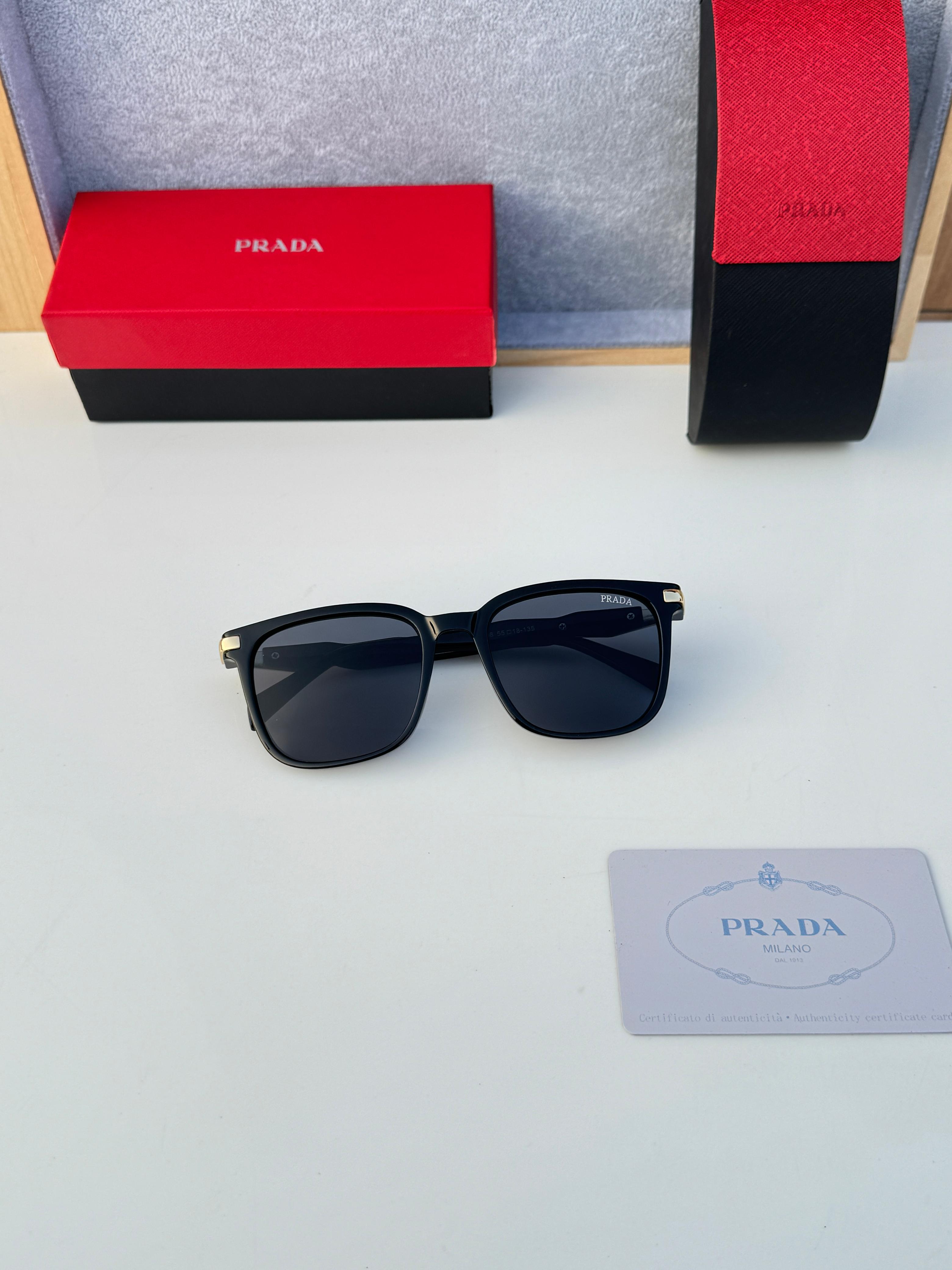 Pra_da 8008 black