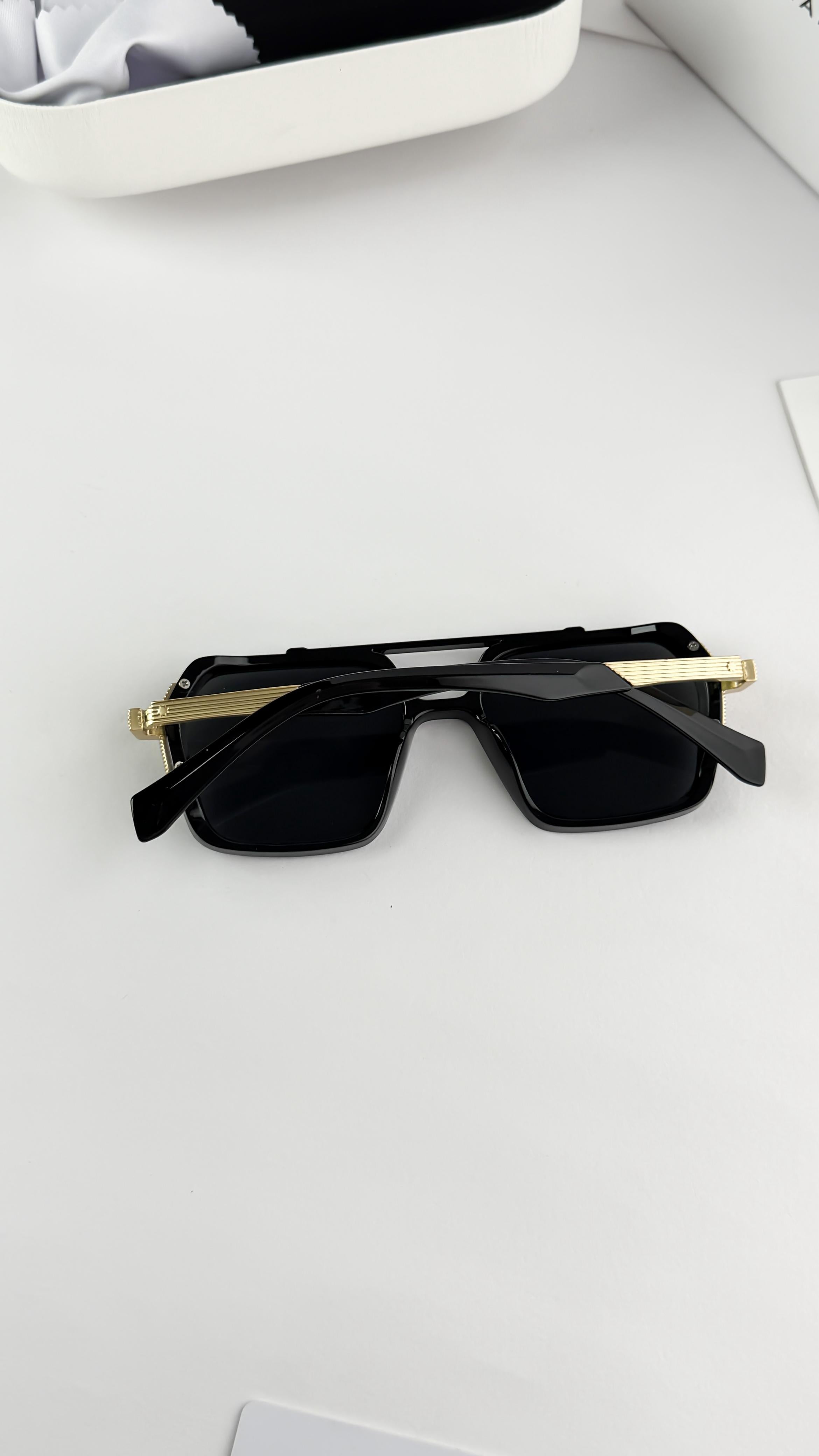 MARC JACOBS GOLD BLACK 6204