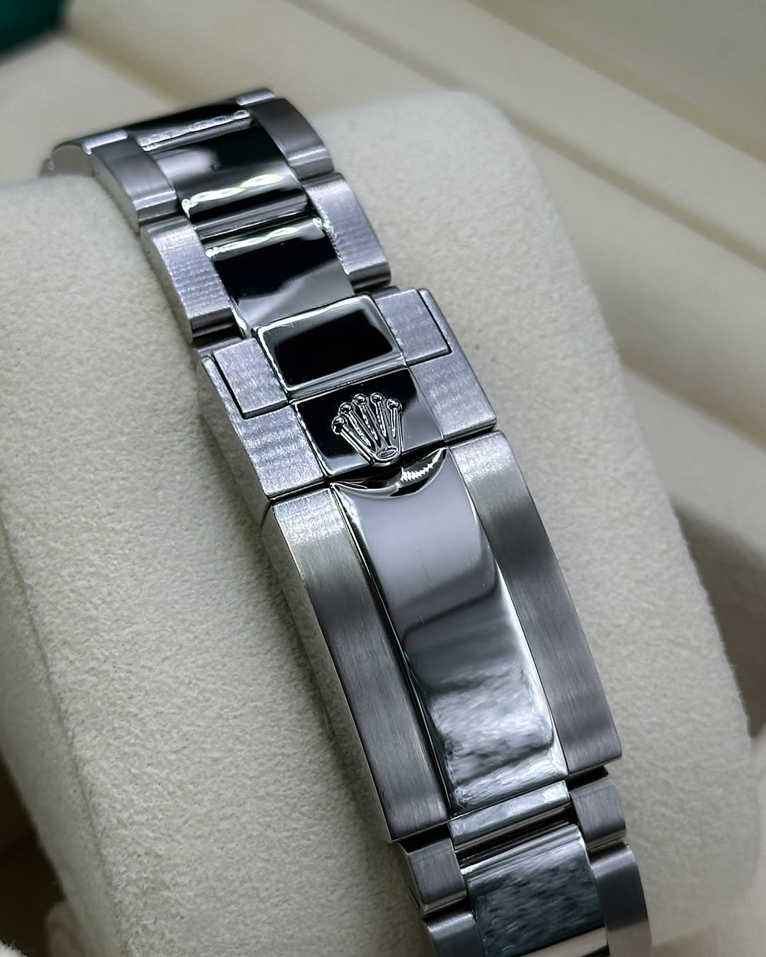 Role_x BLack Watch