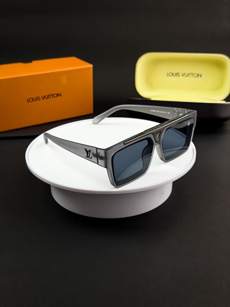LOI__US Sunglasses