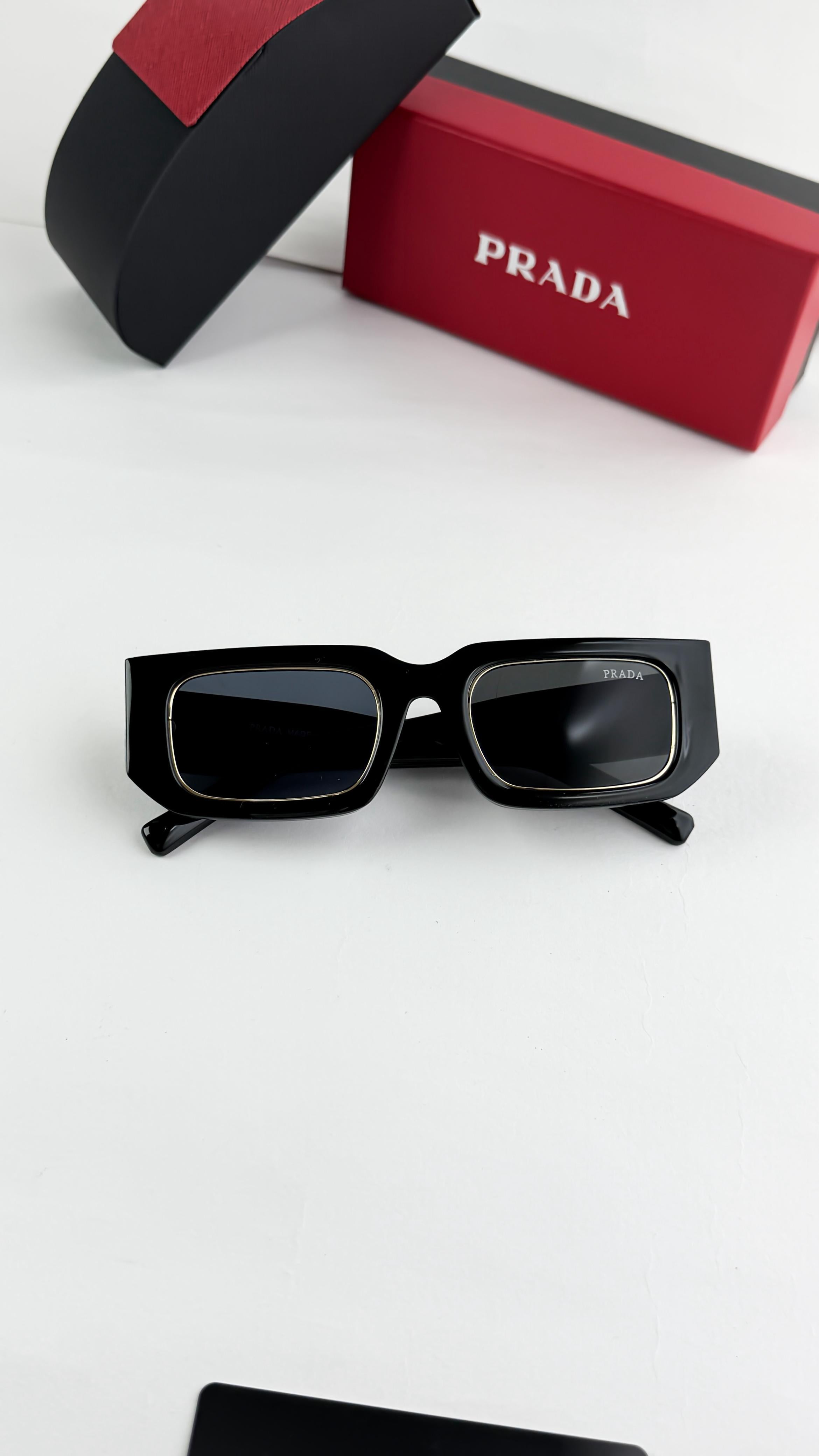 Pr_ada sunglasess