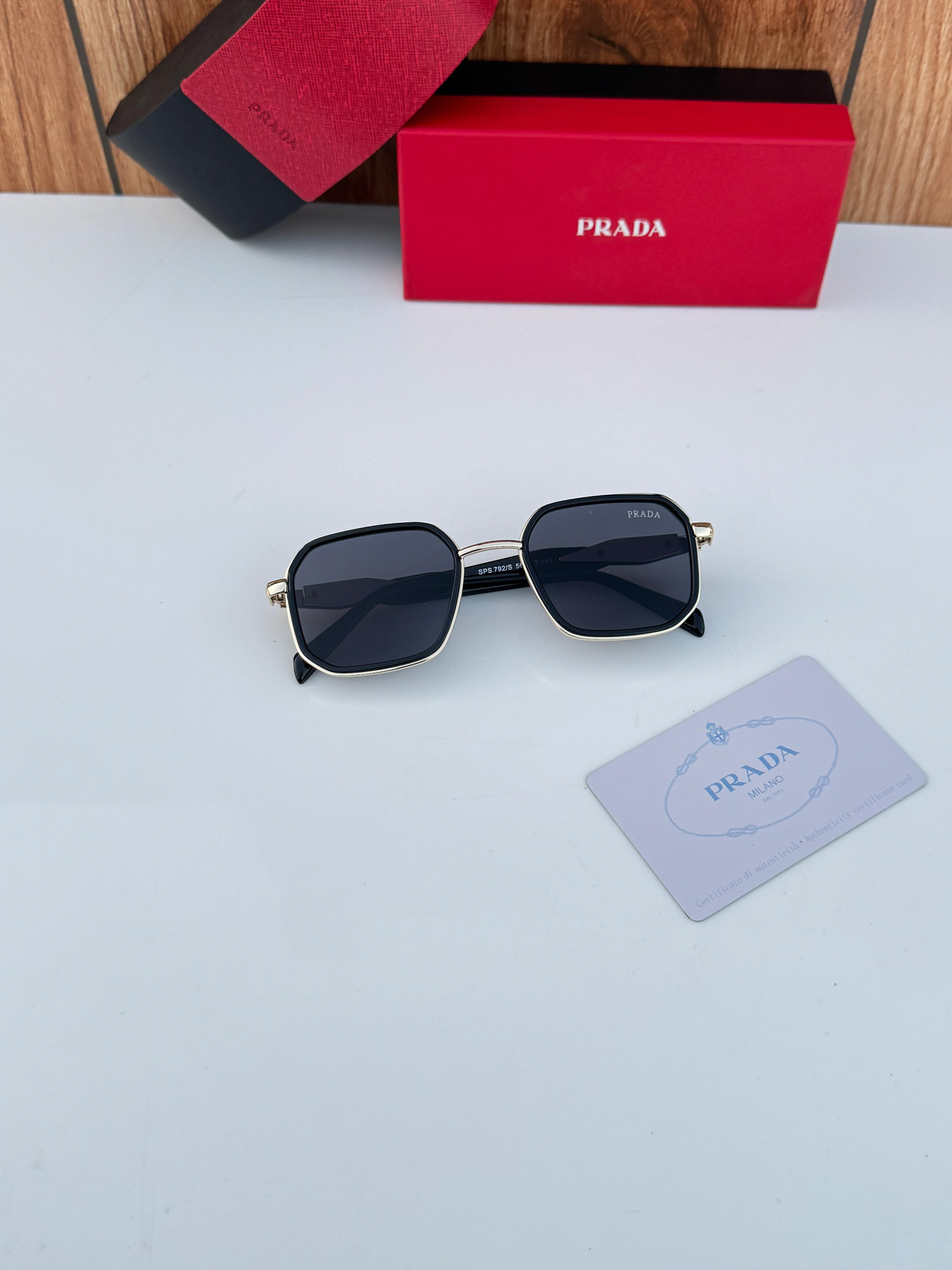 Prad_a 792 gold black