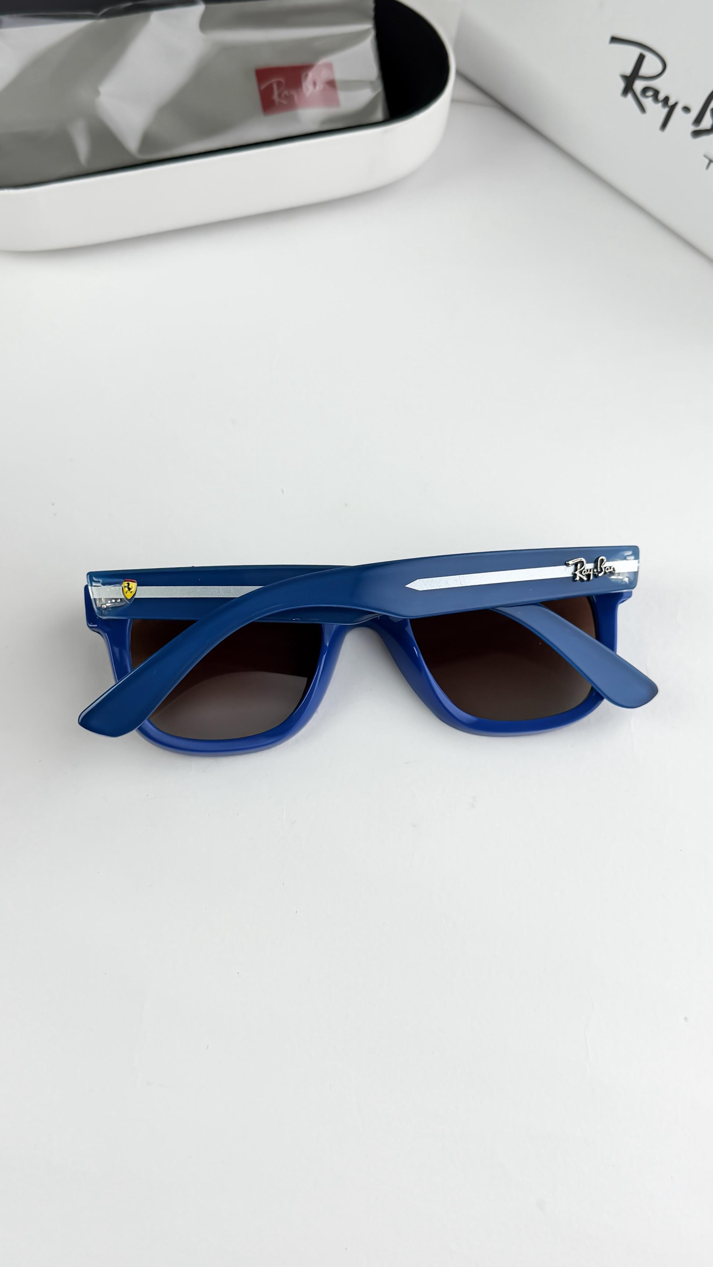 Ray_bn wafrer Blue Sunglass