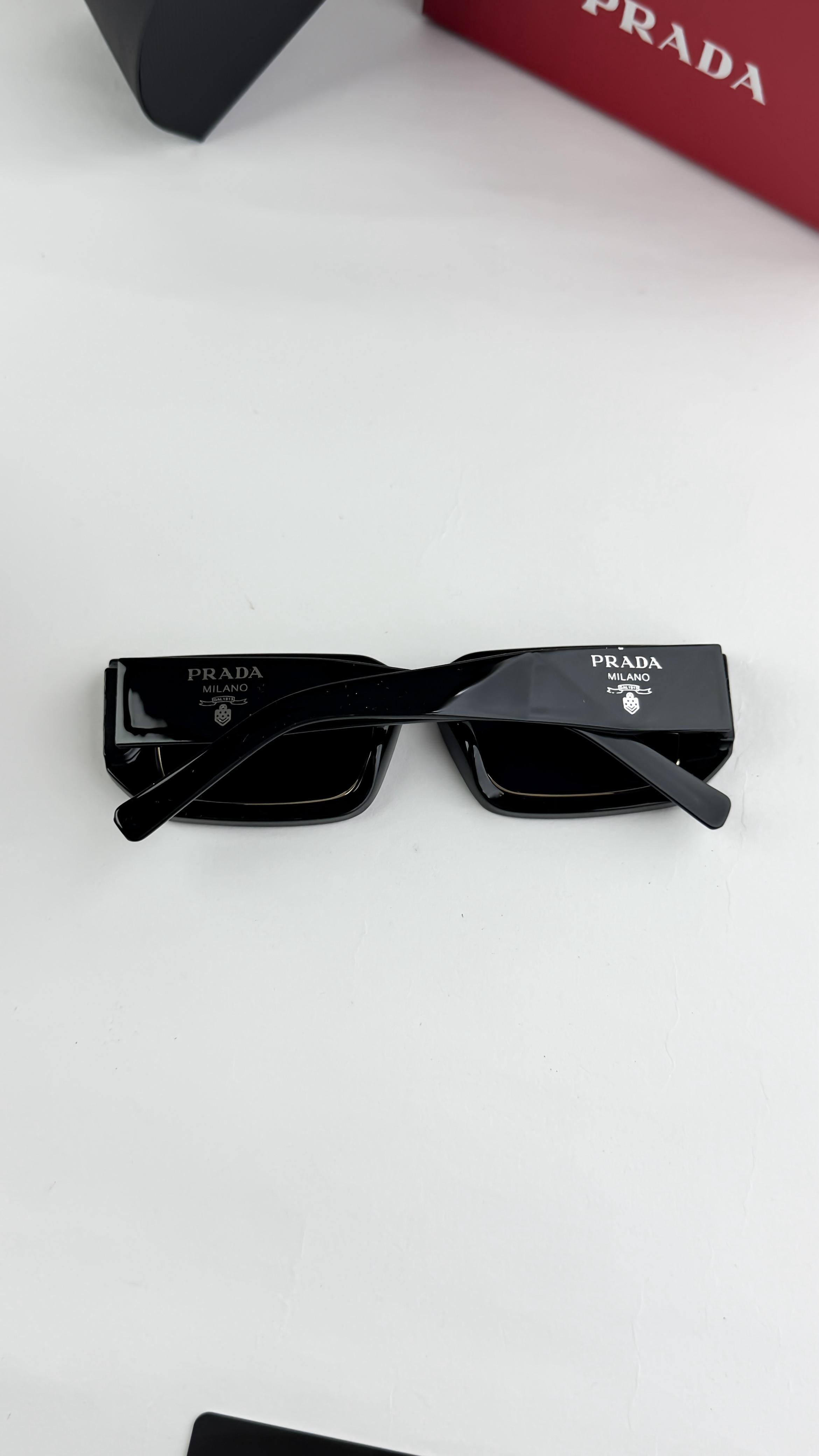 Pr_ada sunglasess