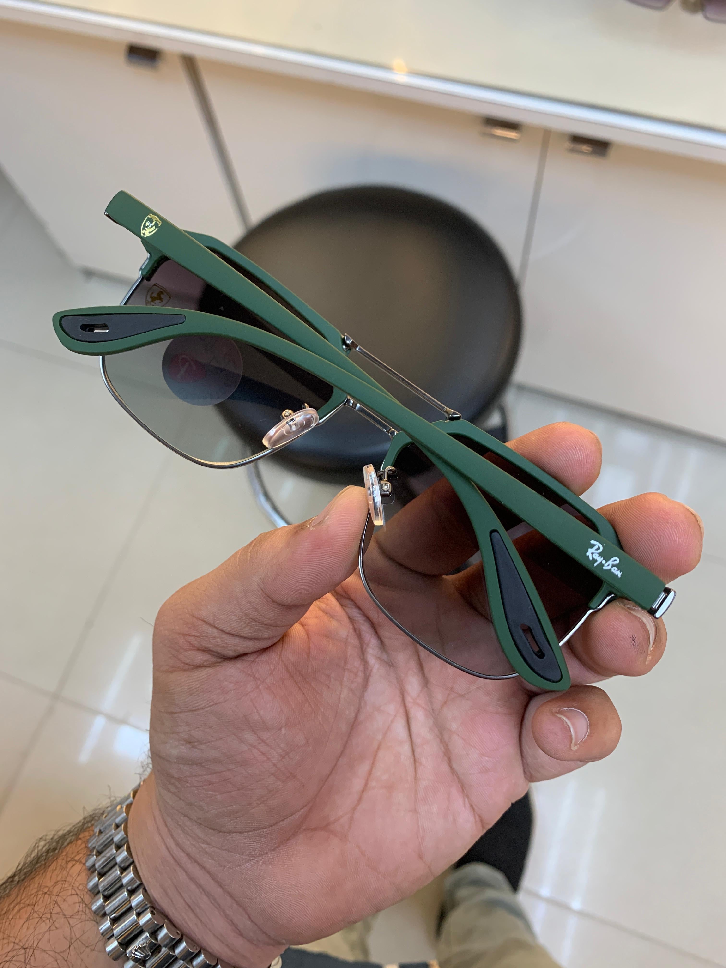 Ray 04 matt green cm