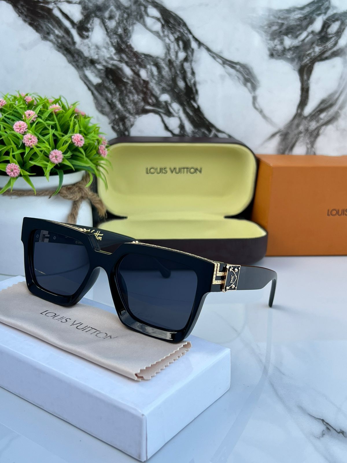 Lou millionaire black gold A