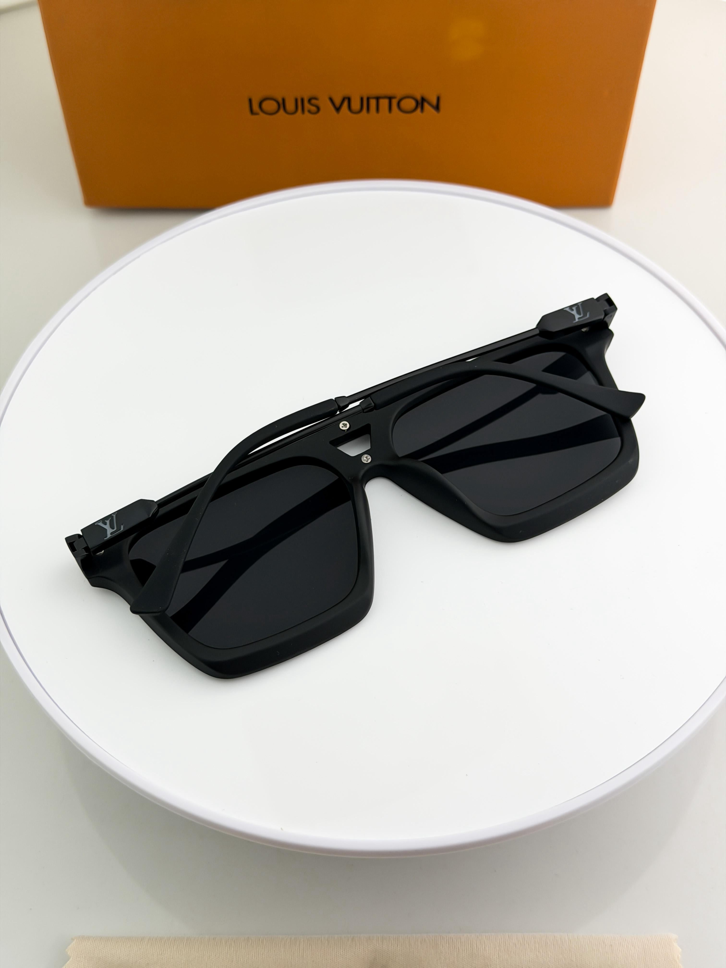 LOUI  BLACK 1230