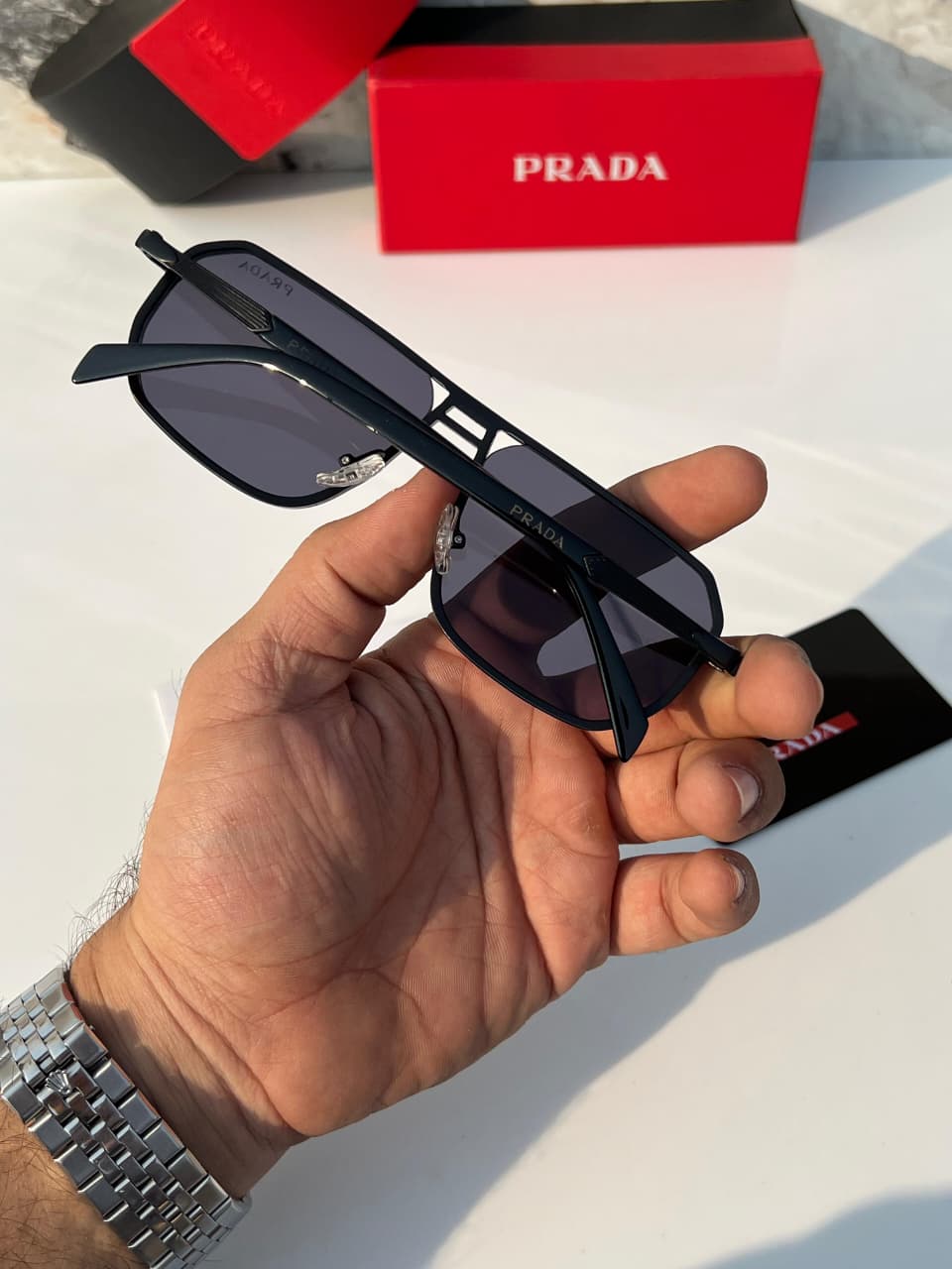 PRA__DA SUNGLASES