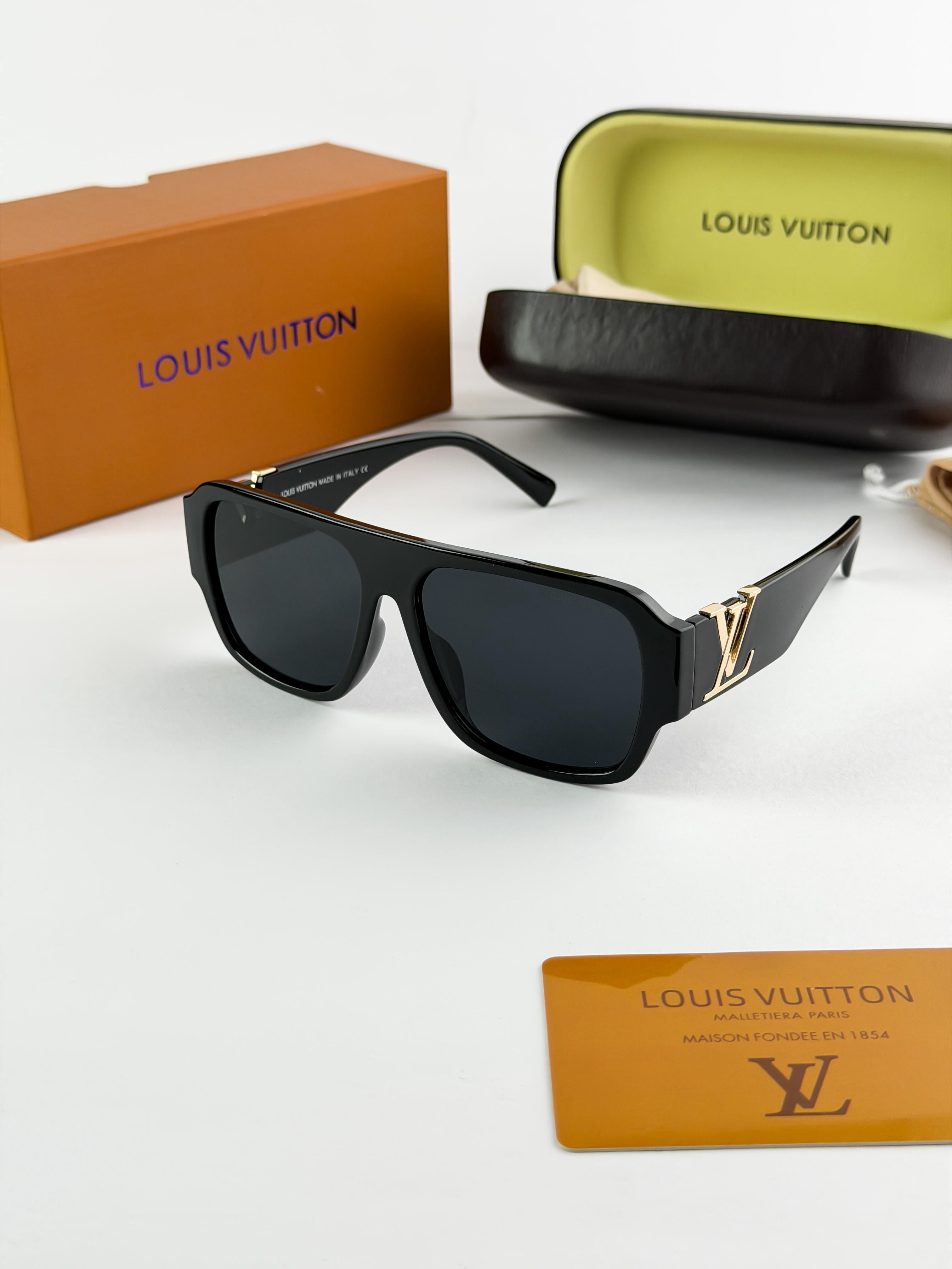 LOU__IS SUNGLASS