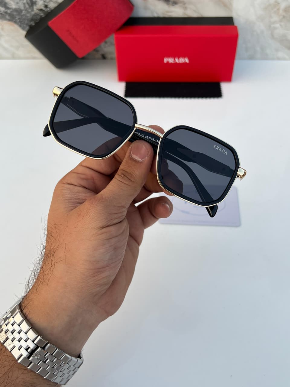 Pr_ada sunglasess