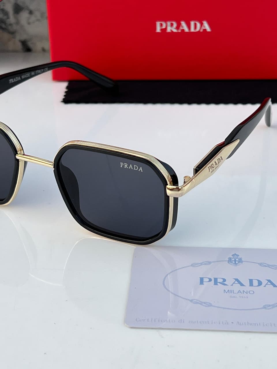 Pr_ada sunglasess