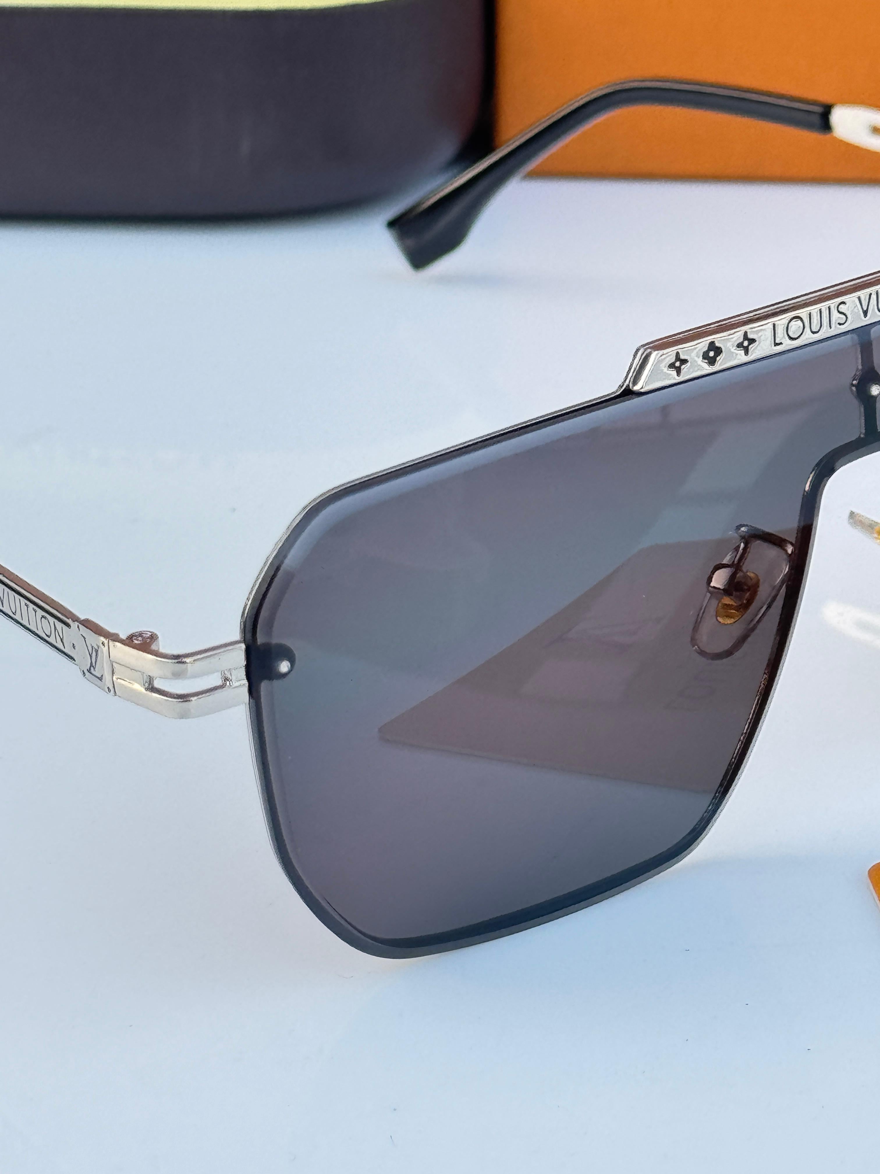 L_ouis vuitton 24027 silver black sunglass
