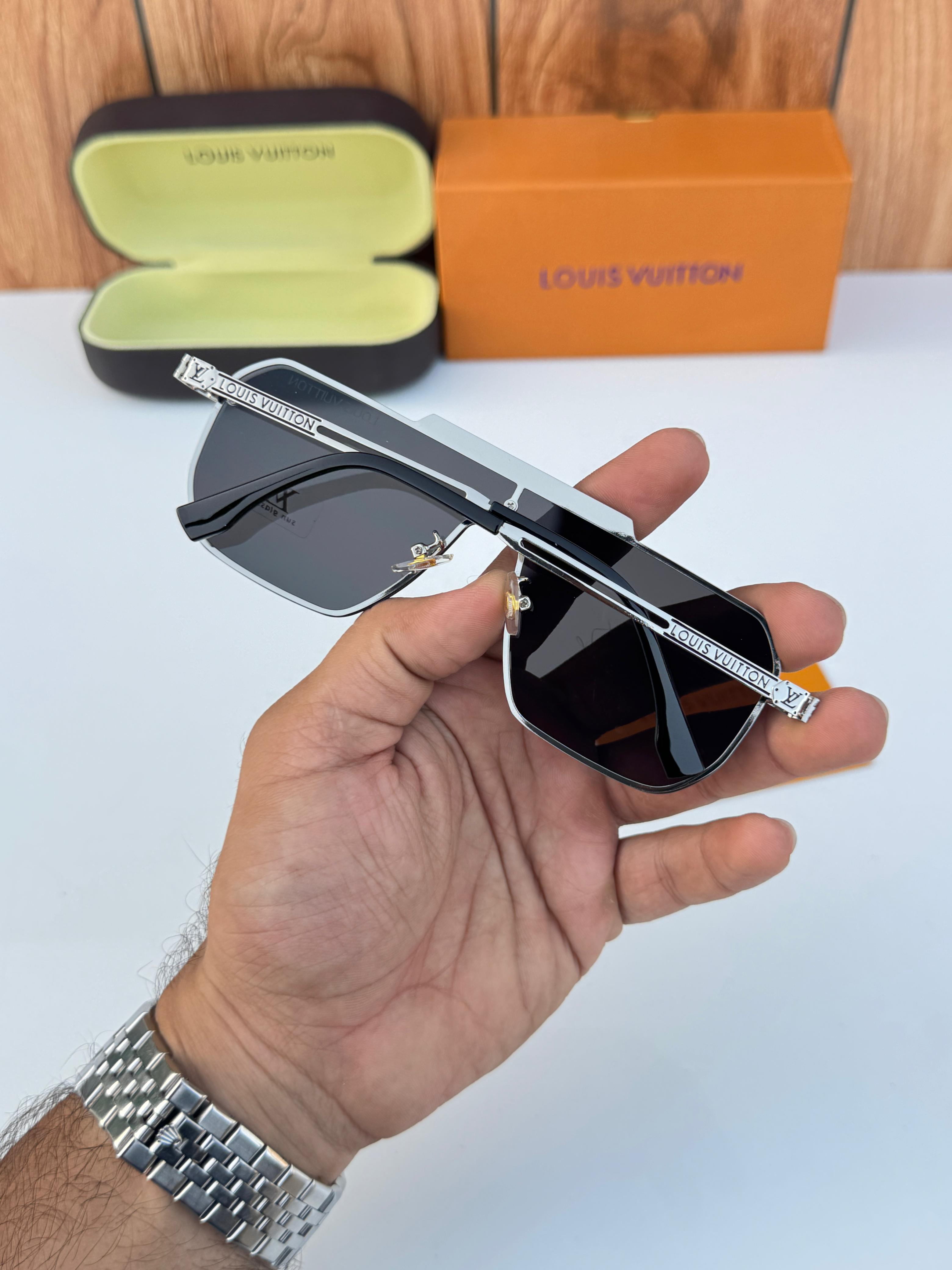 L_ouis vuitton 24027 silver black sunglass
