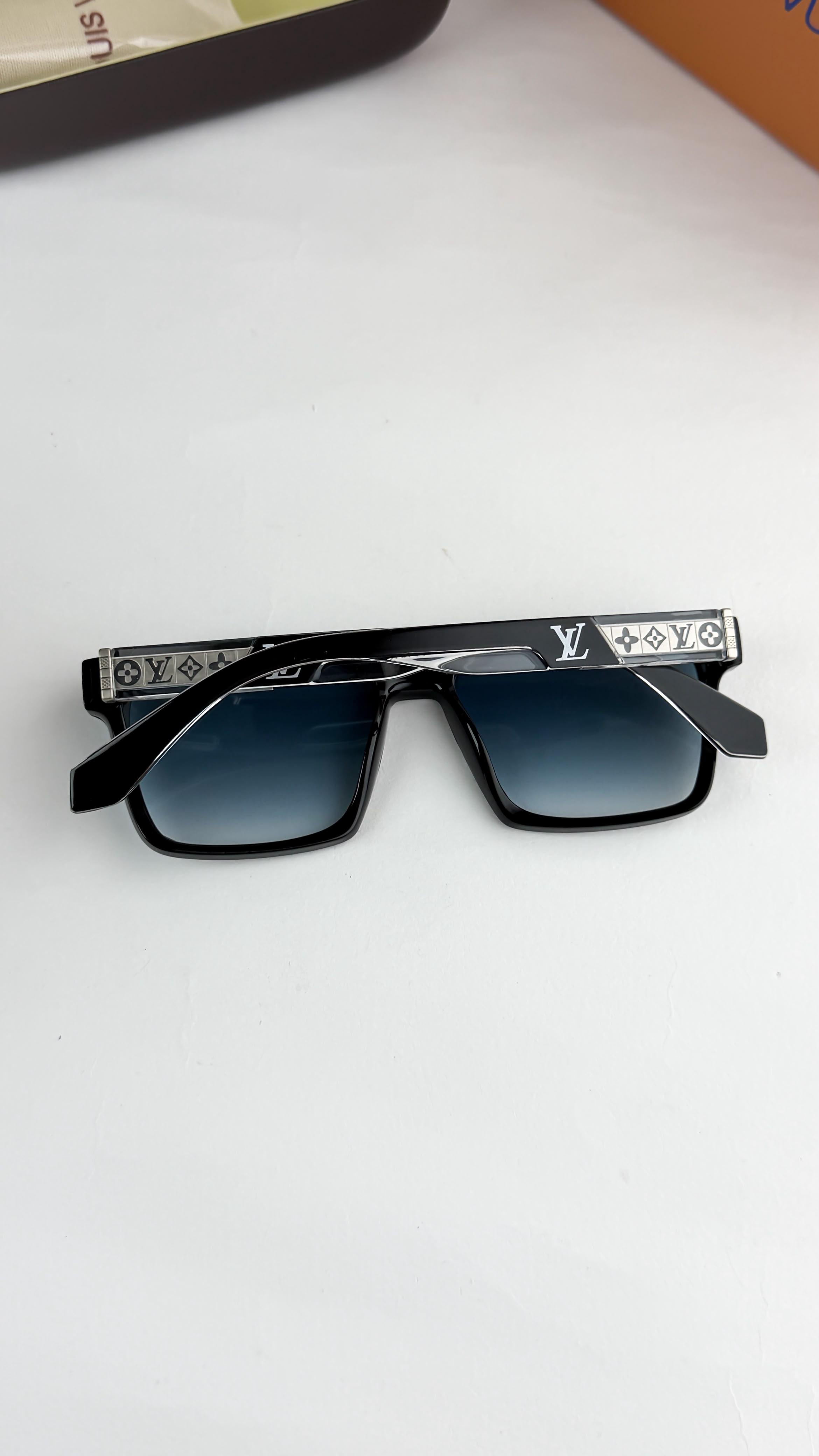 LO_UIS VUITTON BLACK BLUE 219 SUNGLASS
