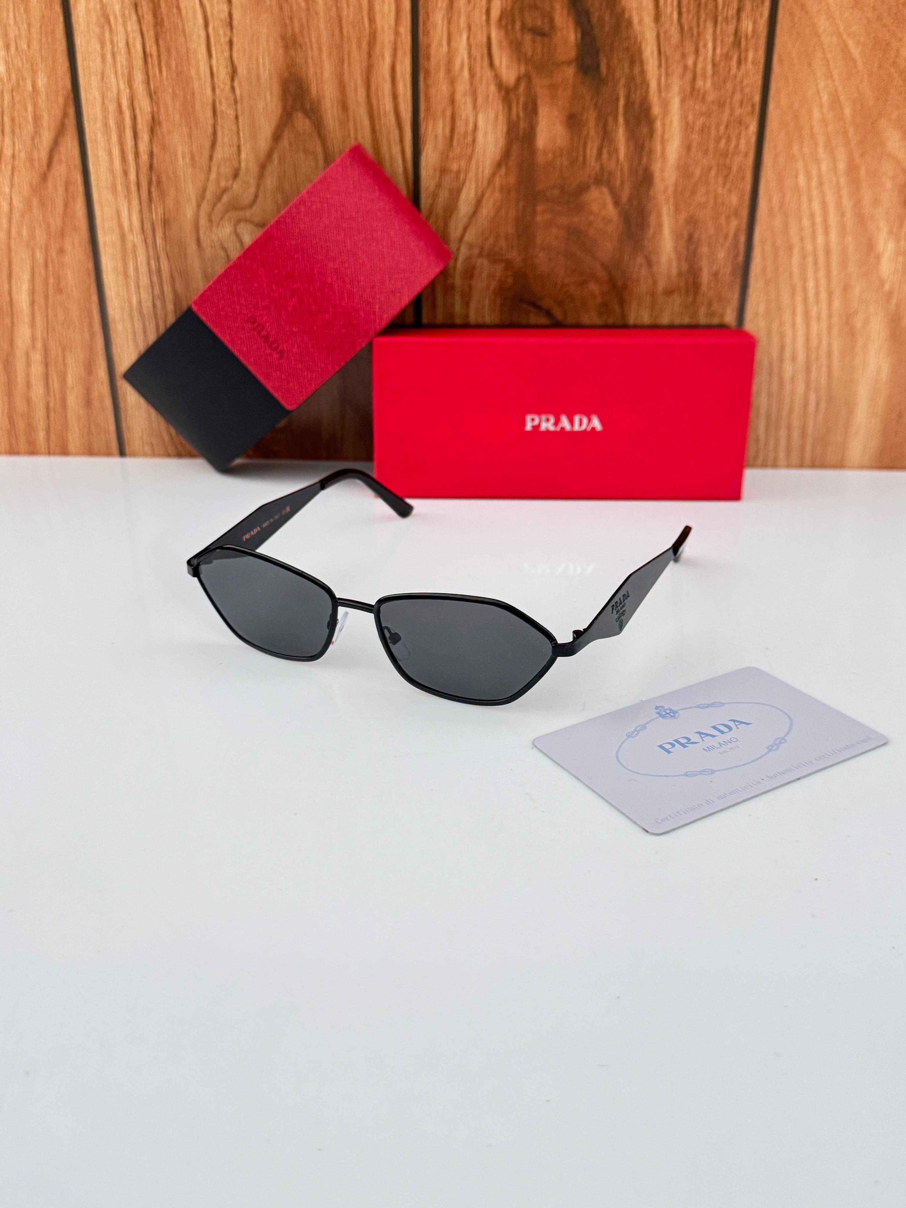 Pr_ada 25072 black plano SUNGLASS