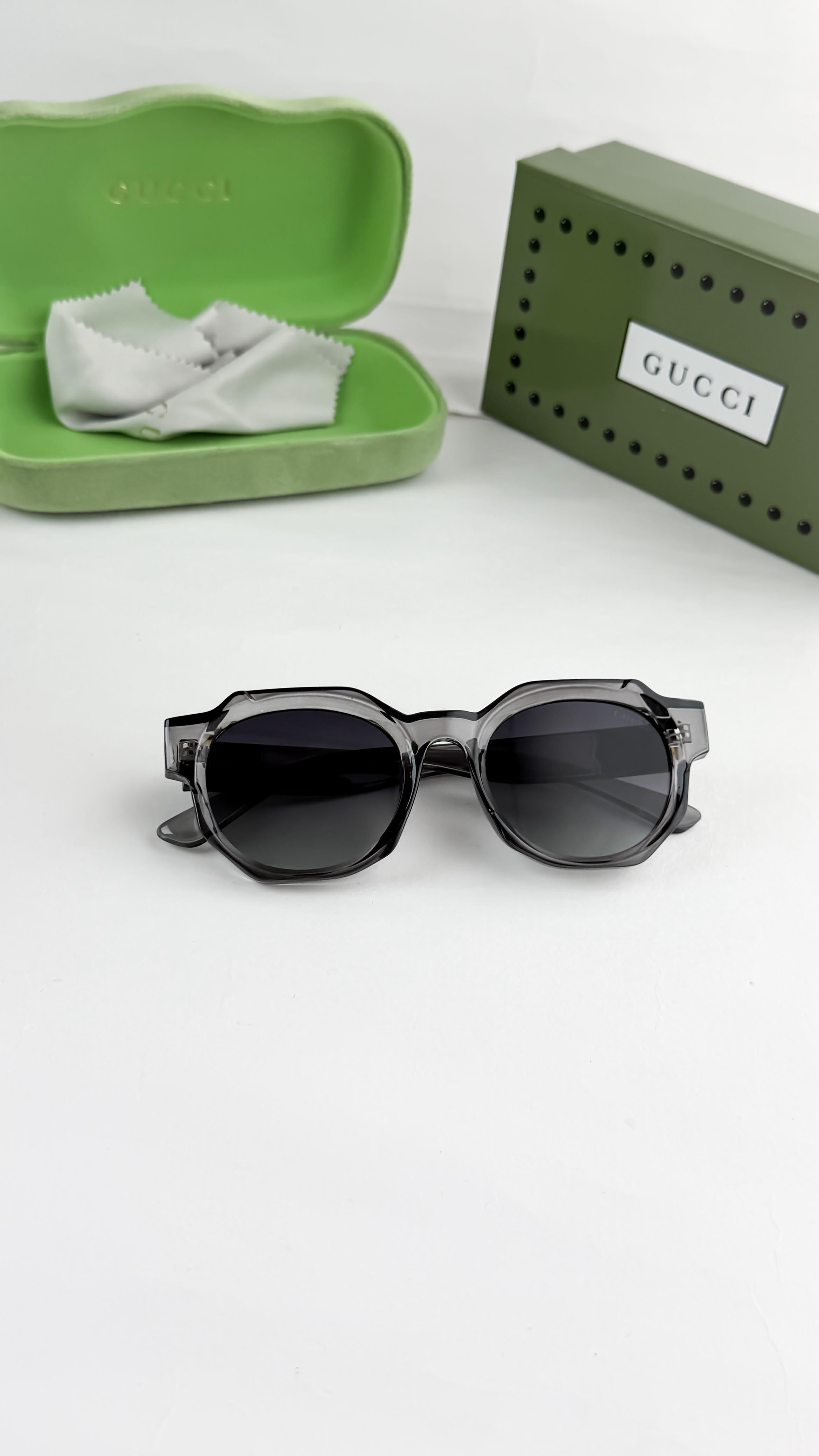 GUC_CI GREY 0655