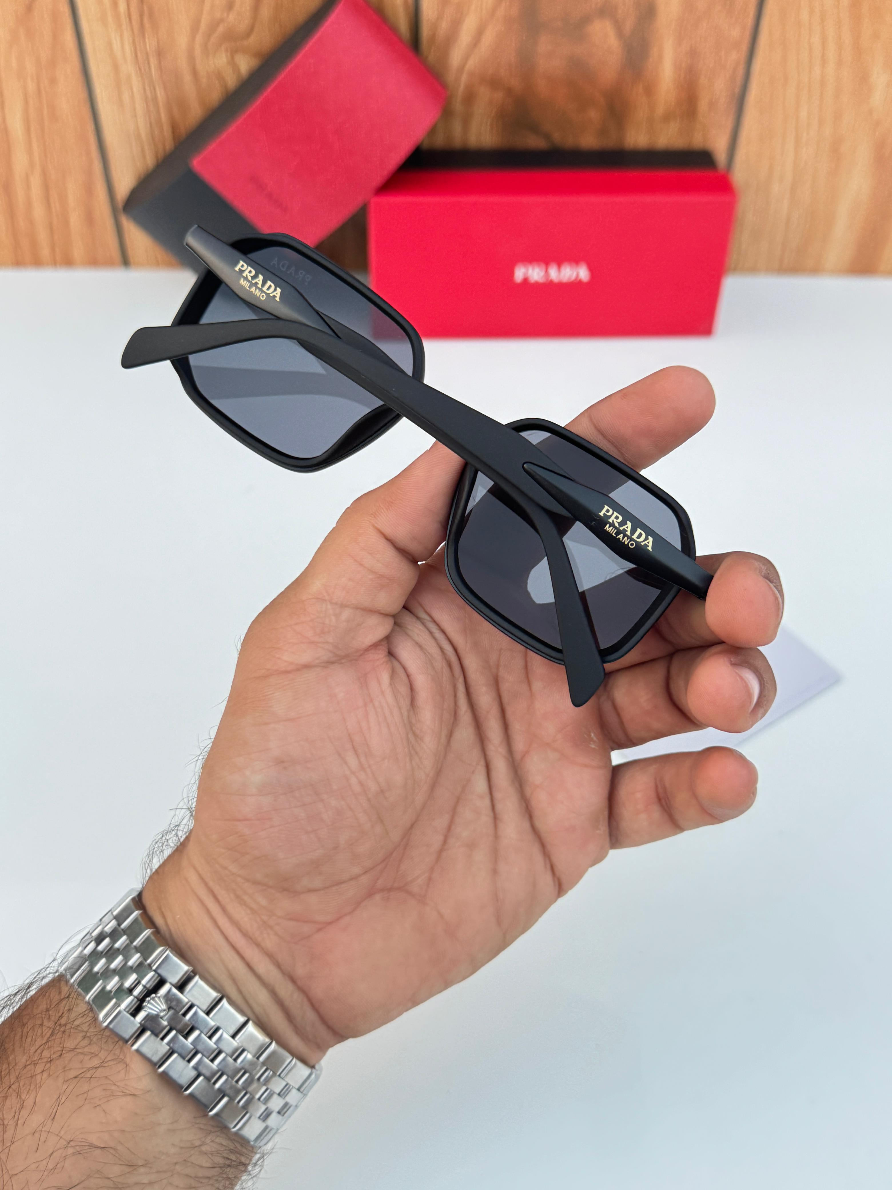 Pra_da 792 black