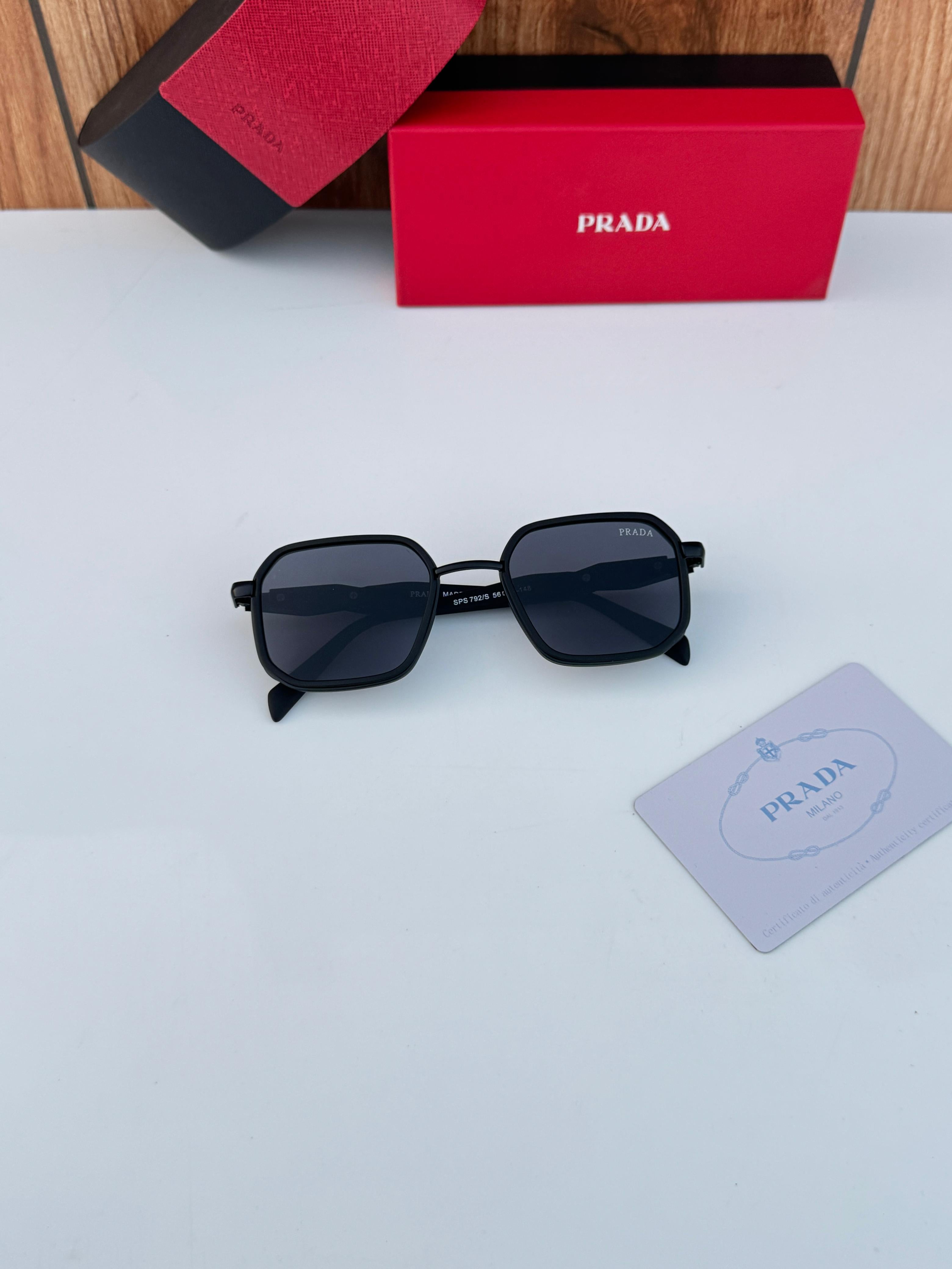 Pra_da 792 black