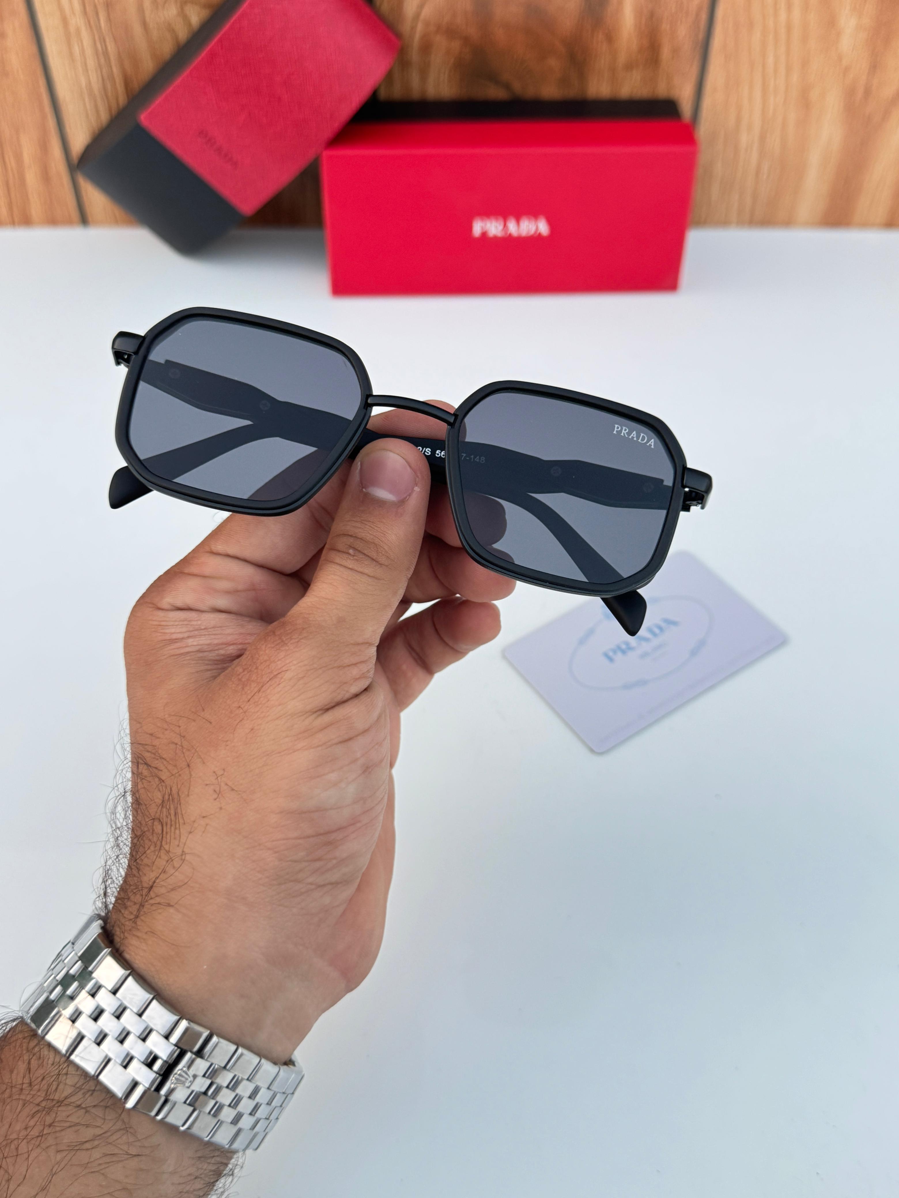 Pra_da 792 black