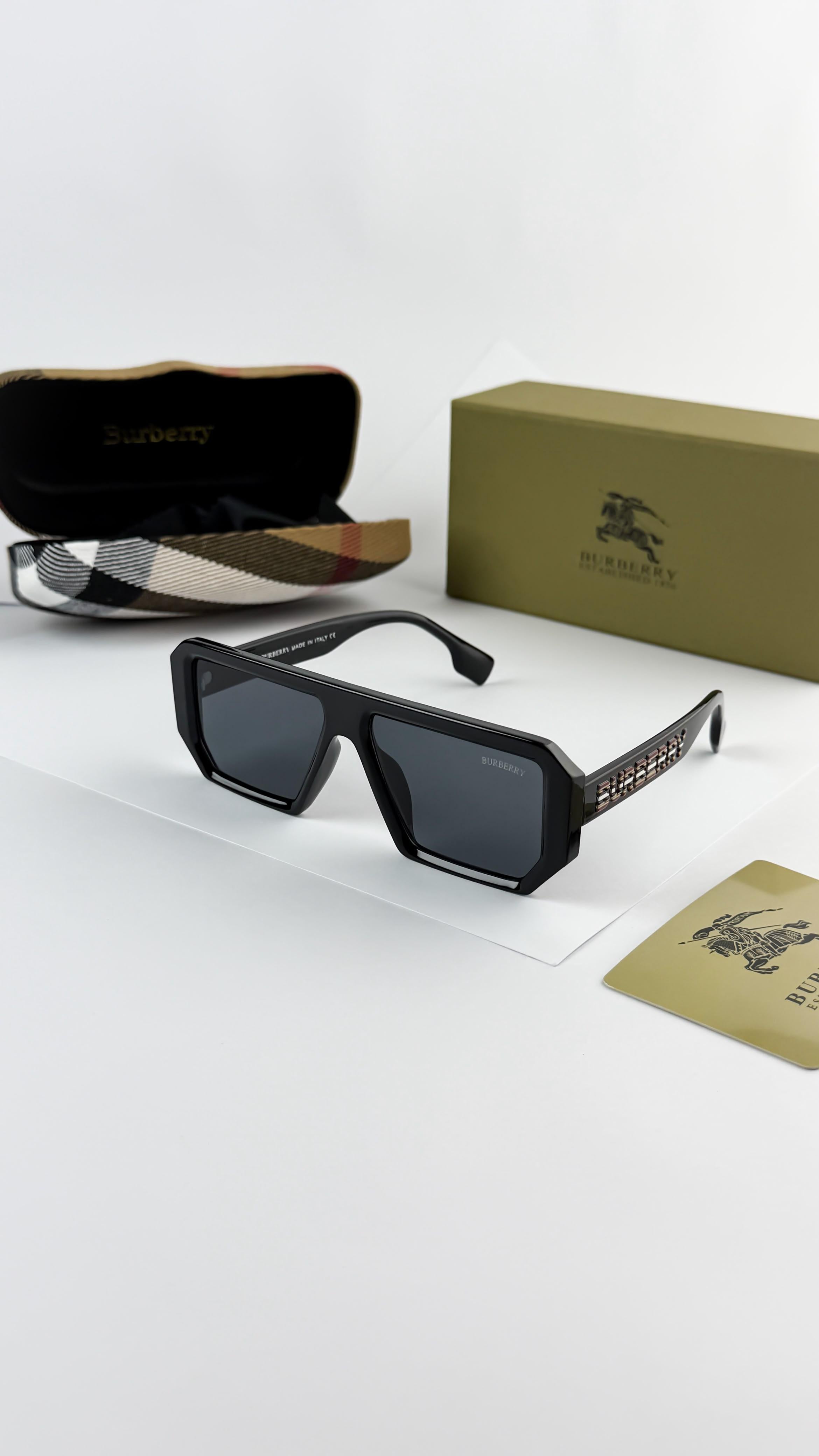 BURB__ERRY SIGNATURE BLACK 4366 SUNGLASS