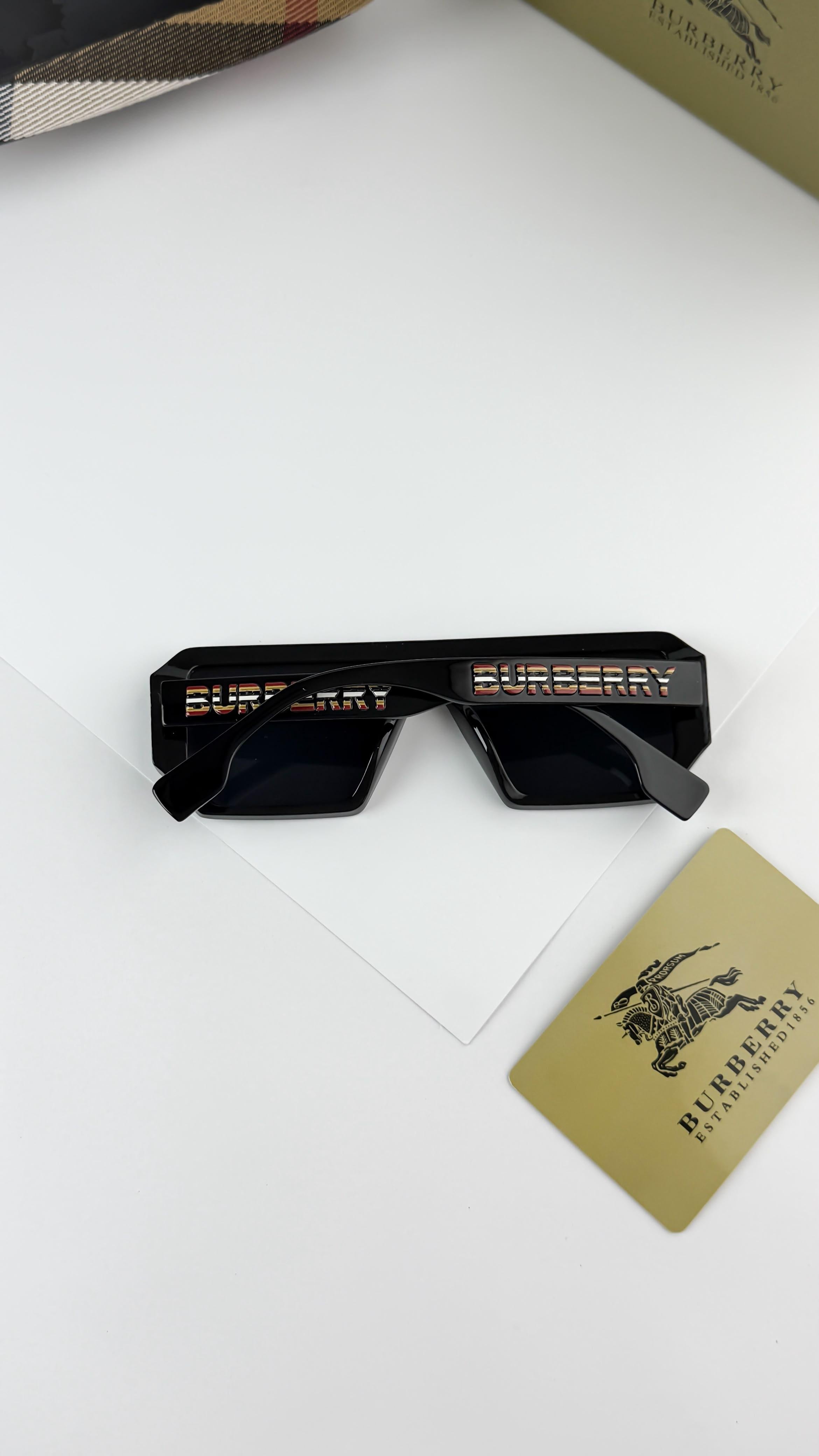 BURB__ERRY SIGNATURE BLACK 4366 SUNGLASS