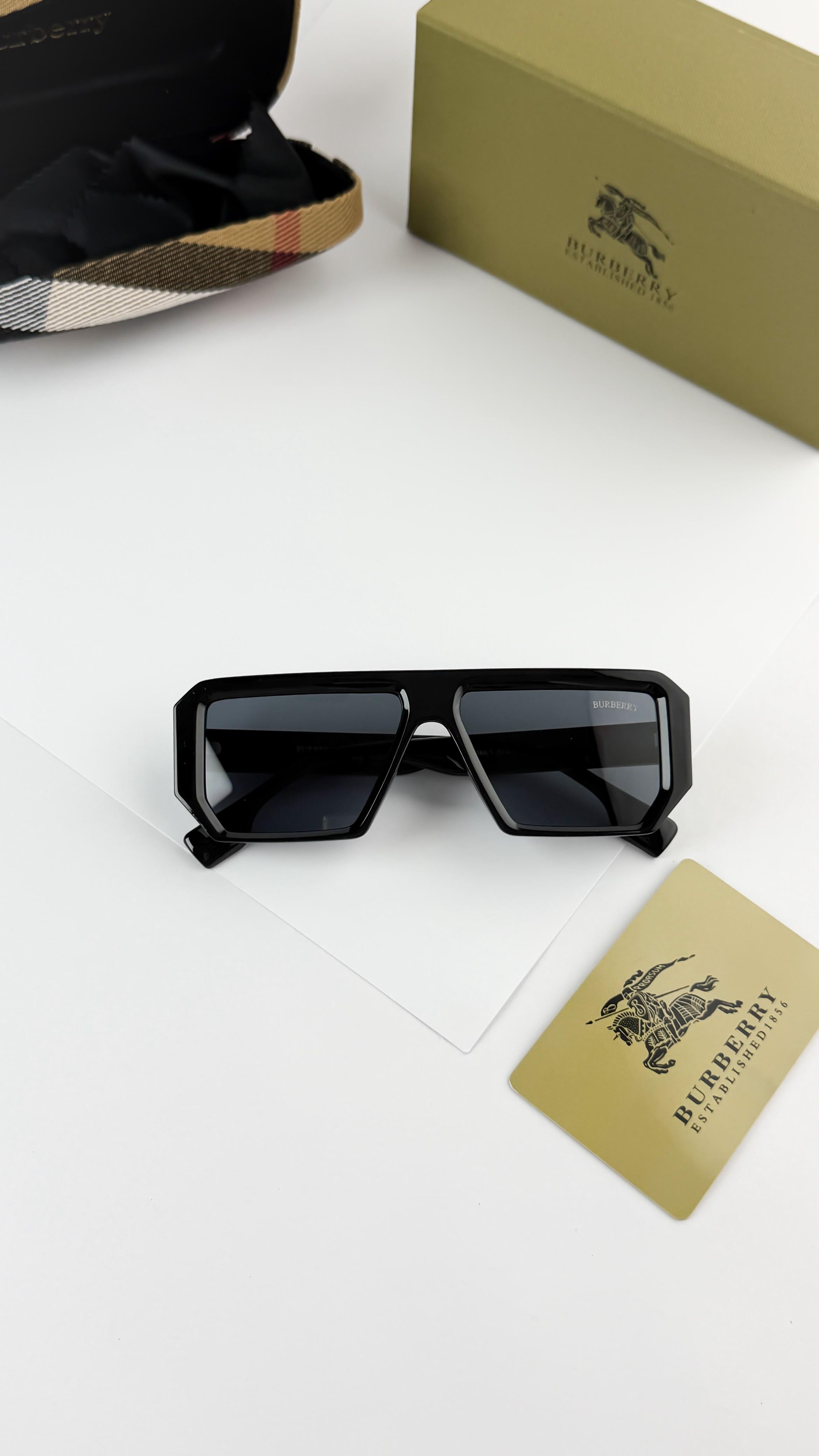 BURB__ERRY SIGNATURE BLACK 4366 SUNGLASS