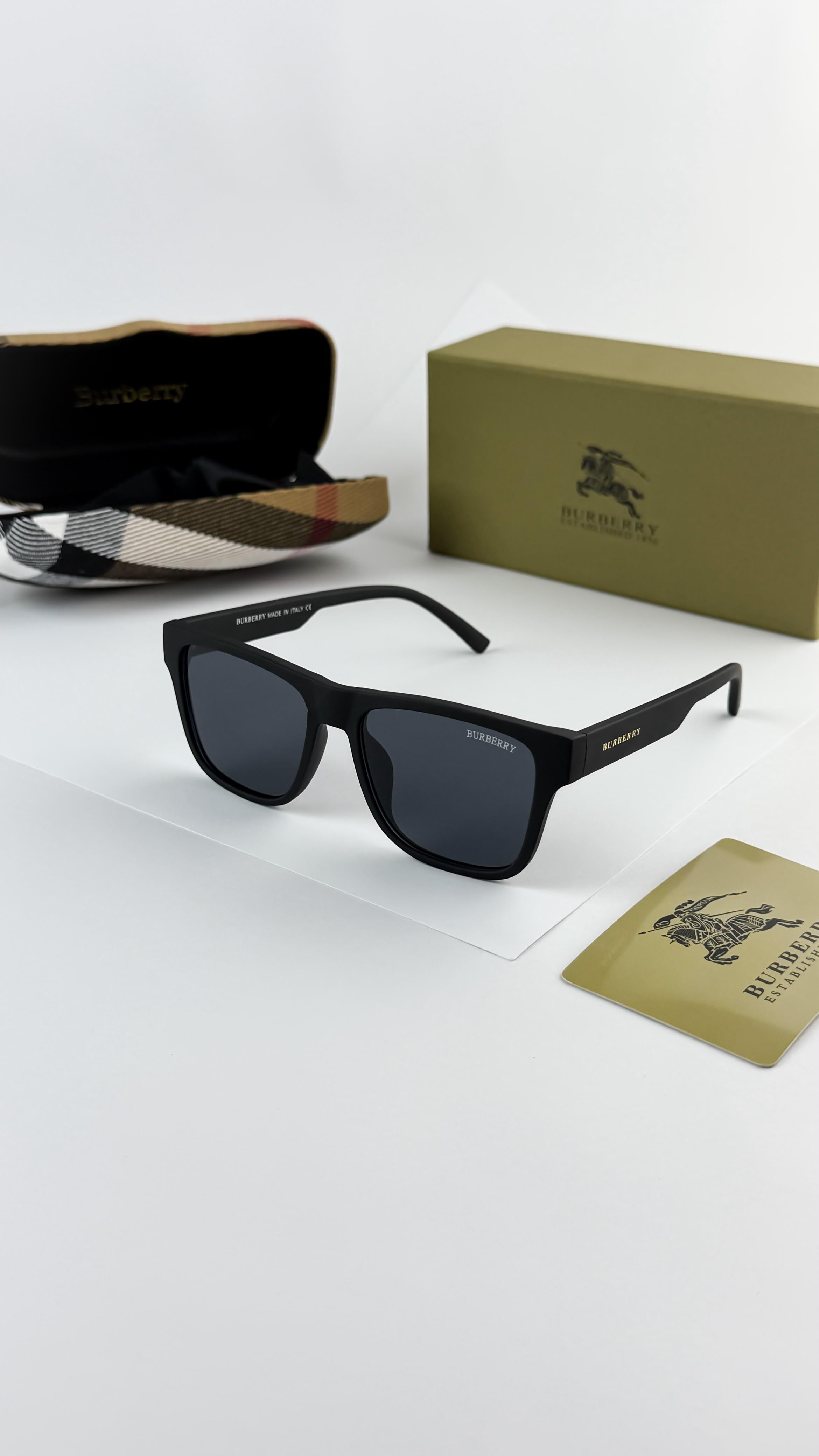 BURB_ERRY SIGNATURE BLACK 4395