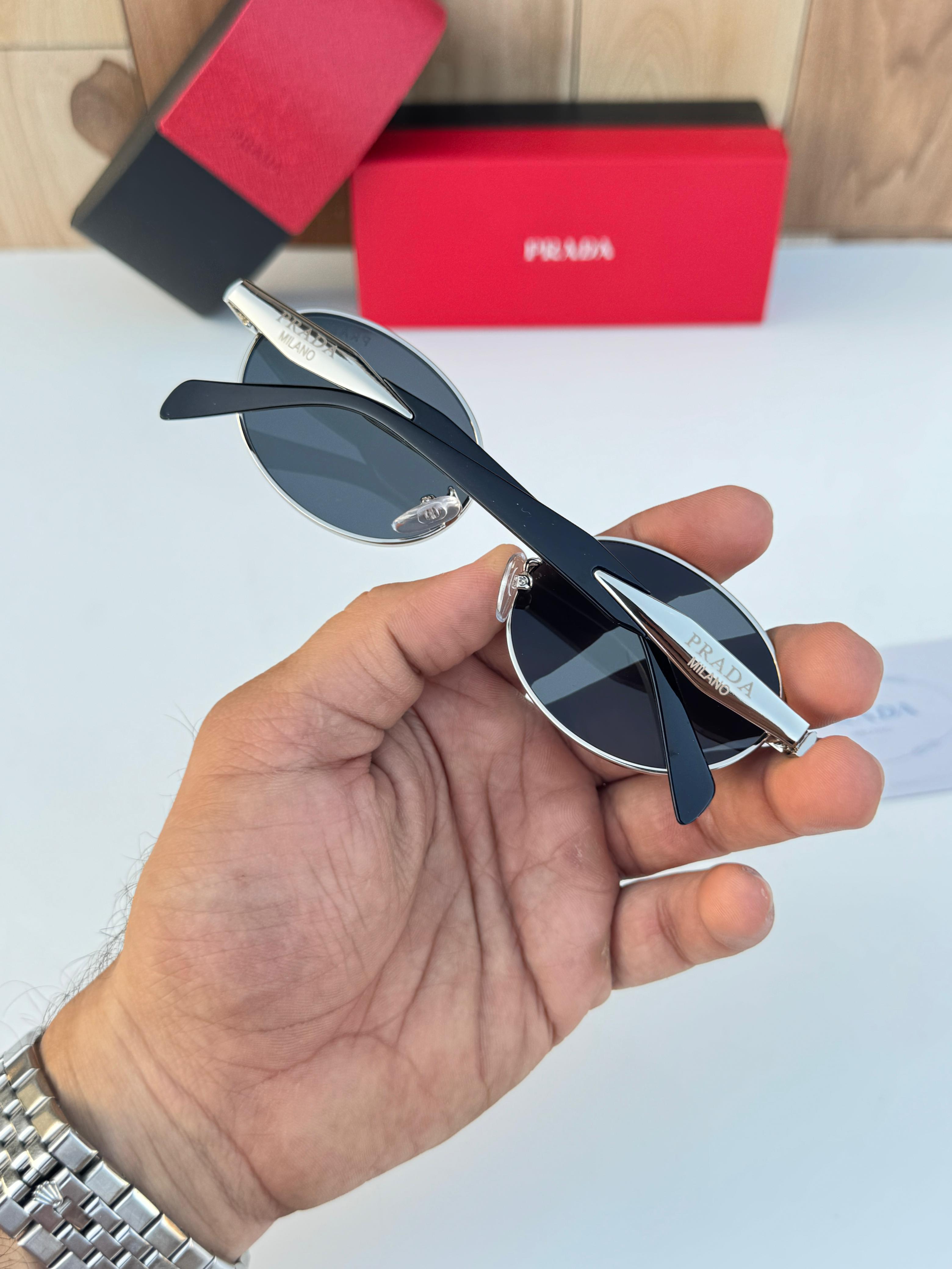 Pr_ada 8007 silver black