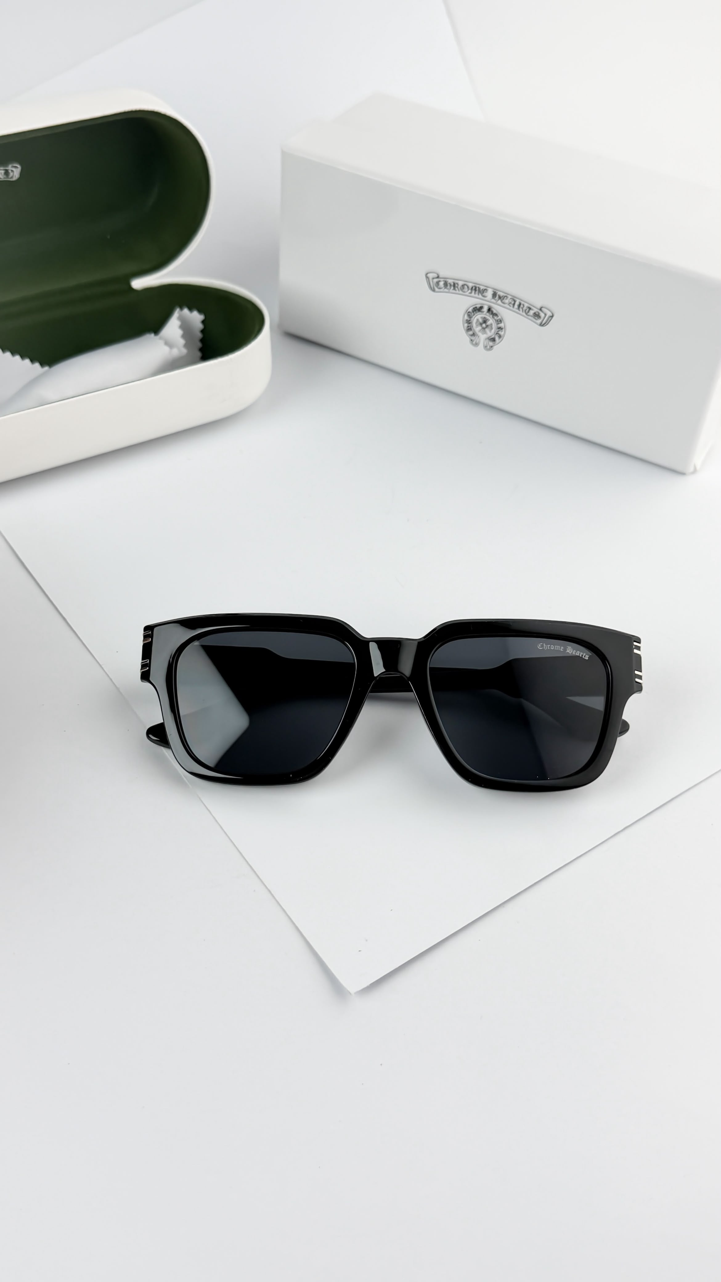 CH__ORME HEART SILVER BLACK SUNGLASS