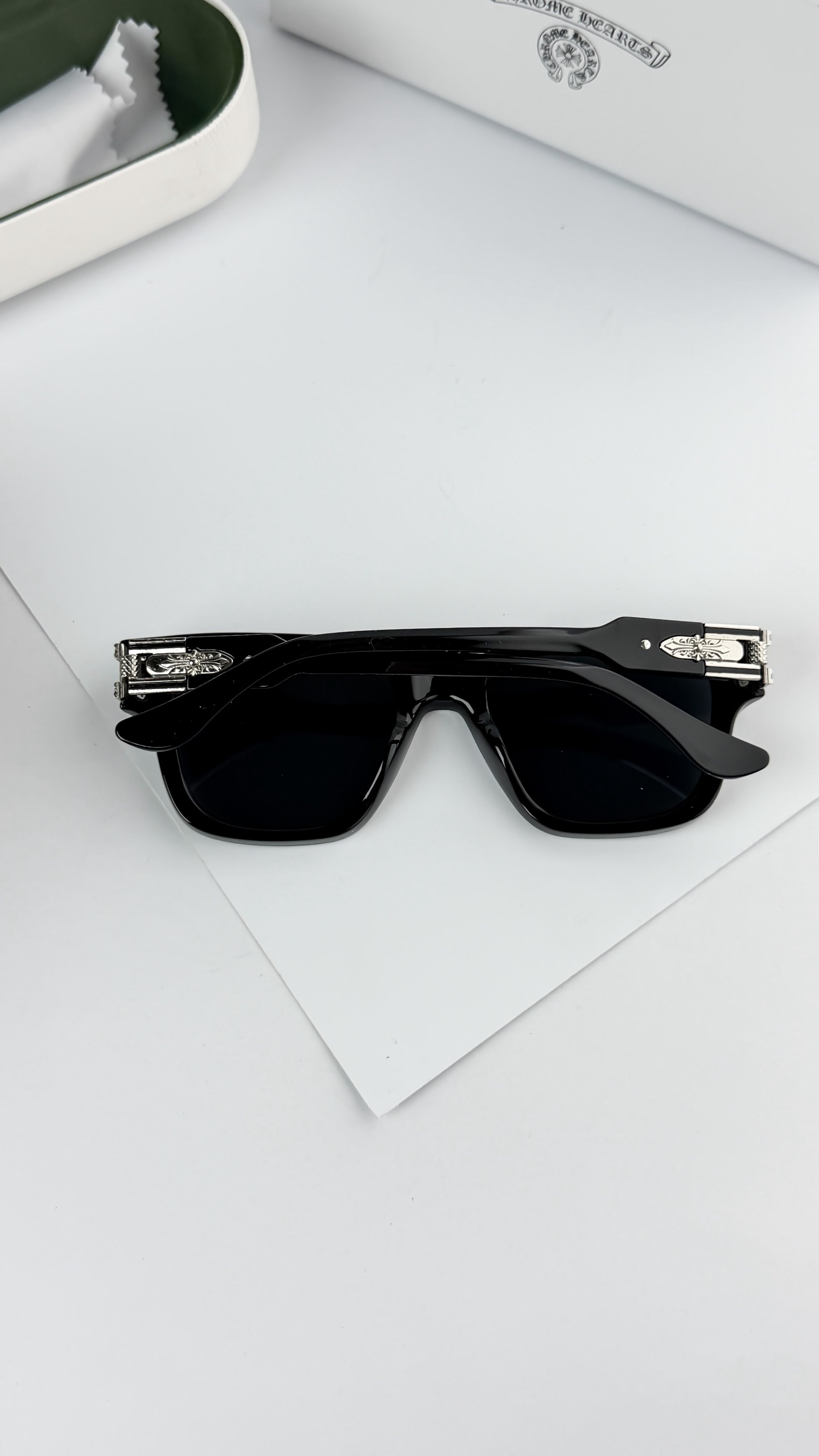 CH__ORME HEART SILVER BLACK SUNGLASS
