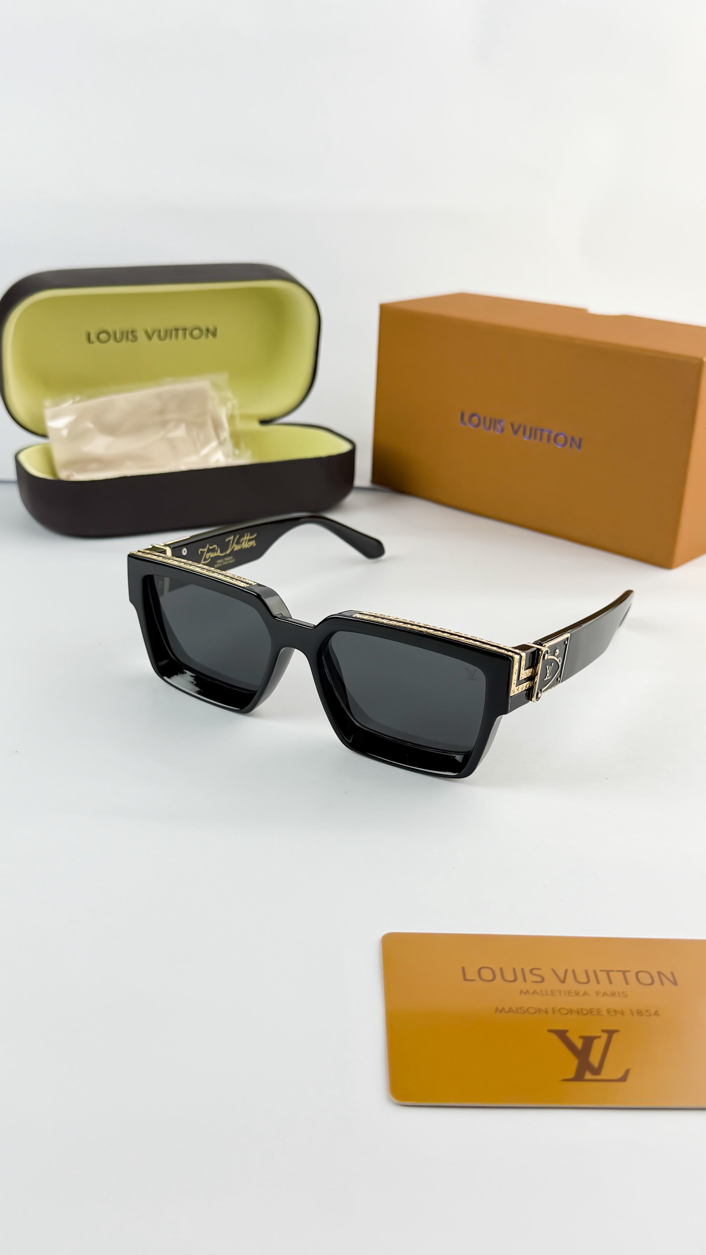 LO_UIS VUITTON BLACK 1984 SUNGLASS