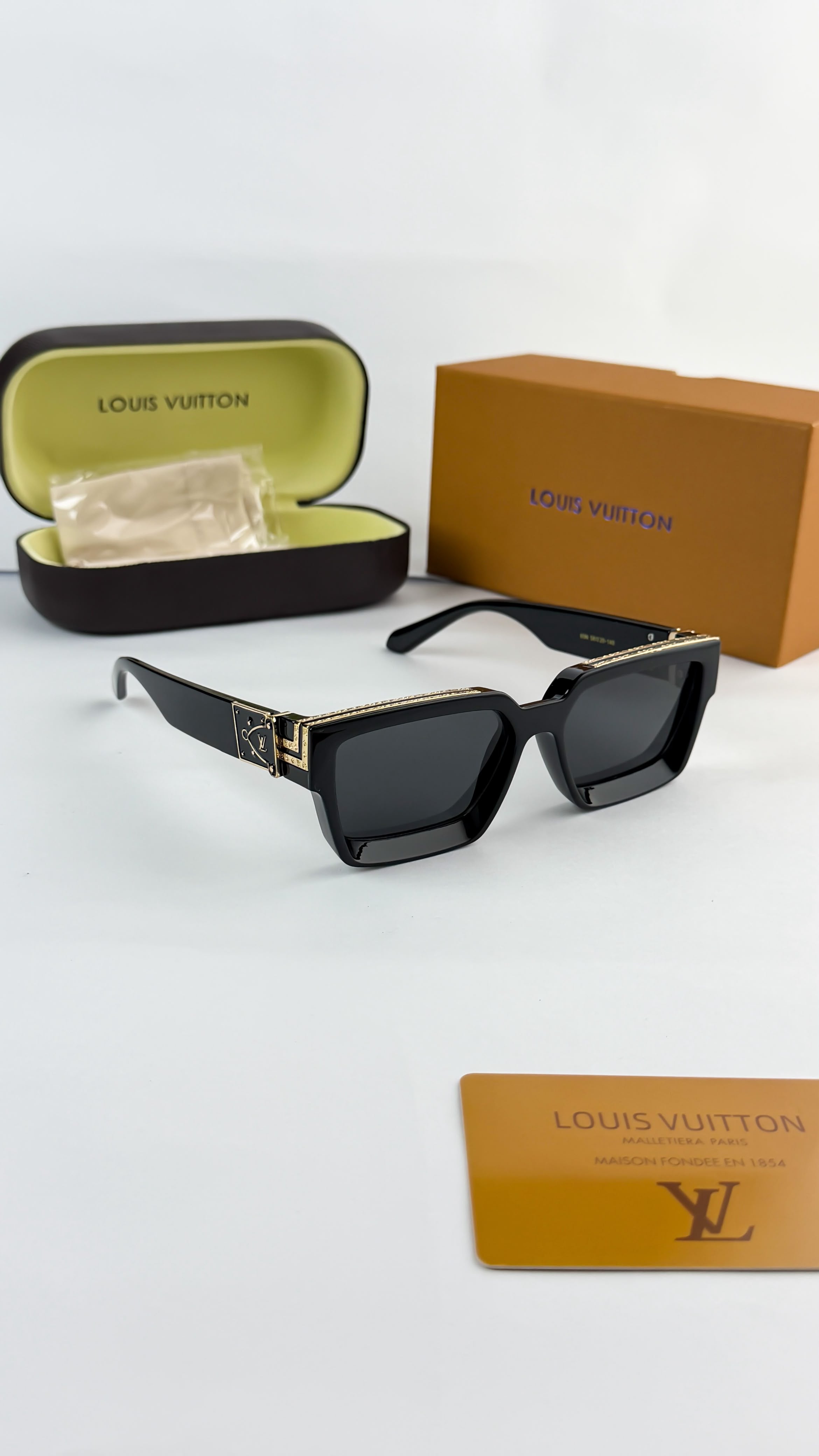 LO_UIS VUITTON BLACK 1984 SUNGLASS