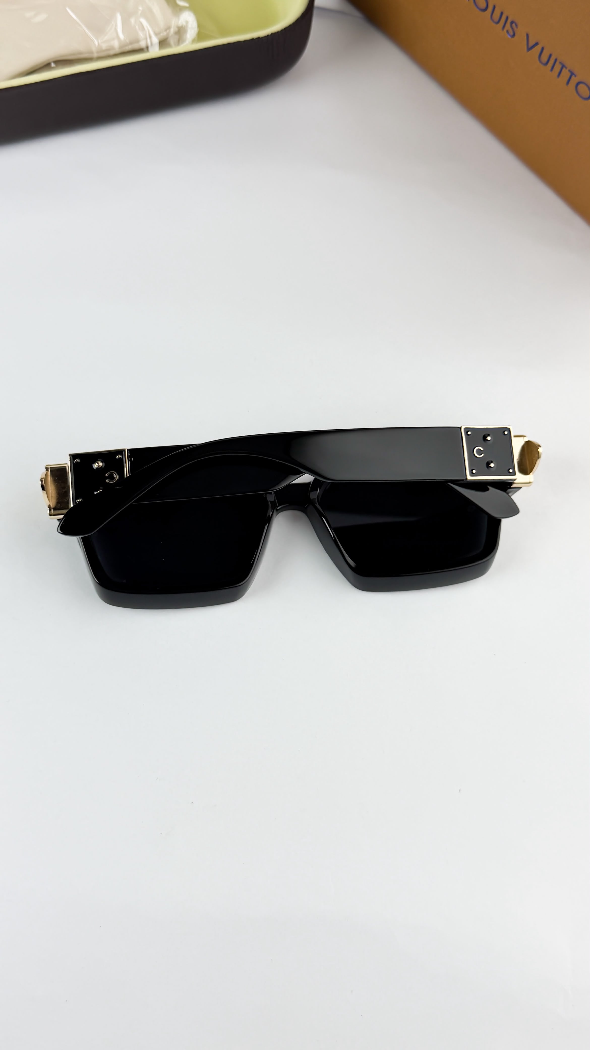 LO_UIS VUITTON BLACK 1984 SUNGLASS