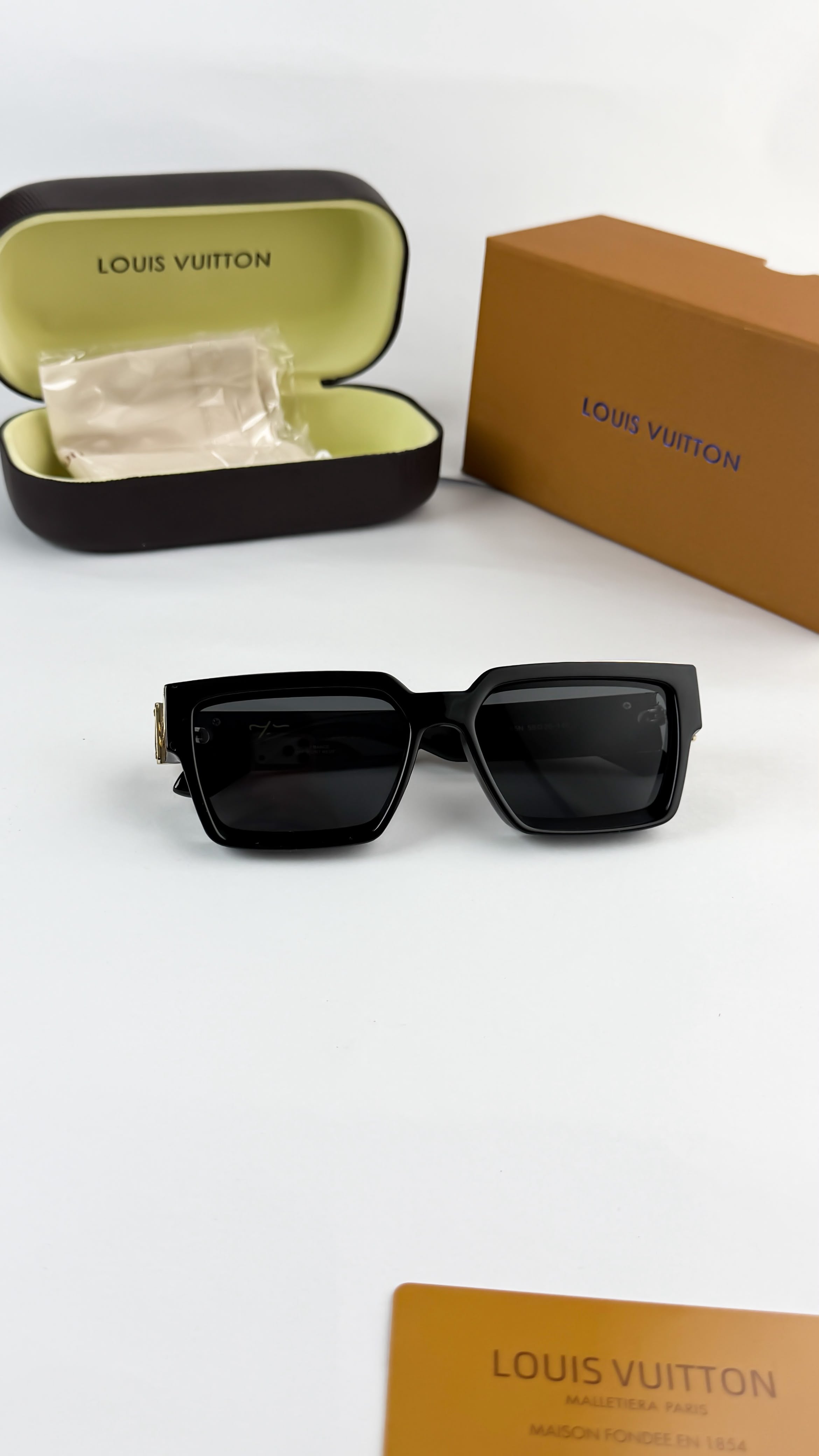 LO_UIS VUITTON BLACK 1984 SUNGLASS