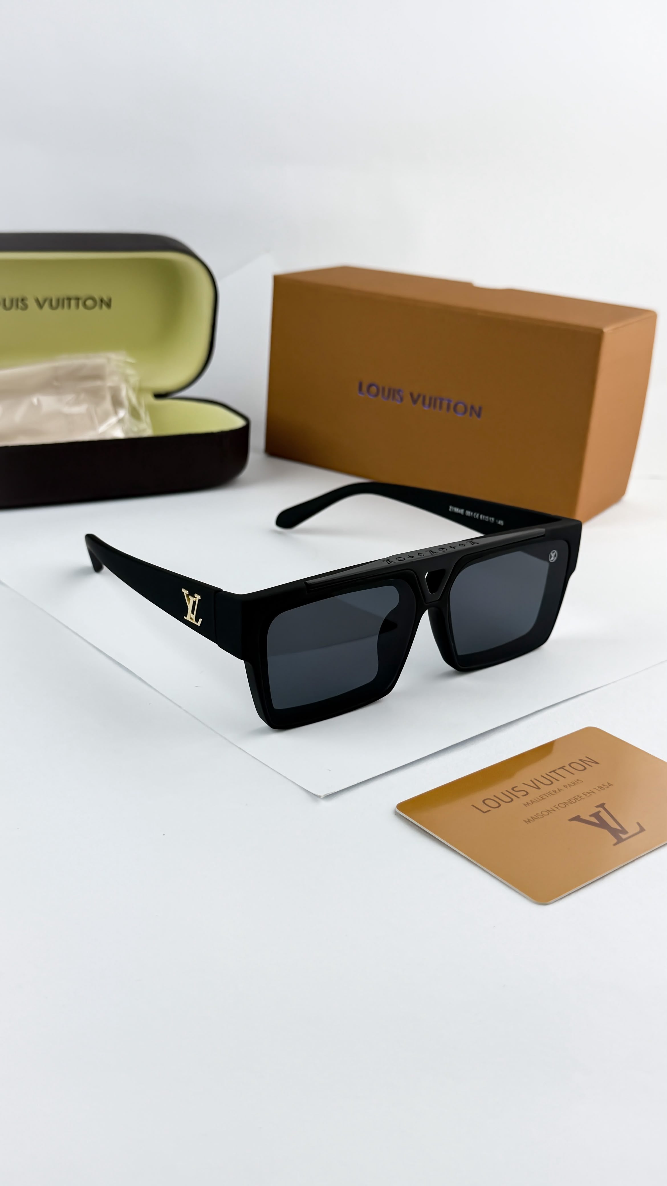 LO_UIS VUITTON BLACK 1984 SUNGLASS