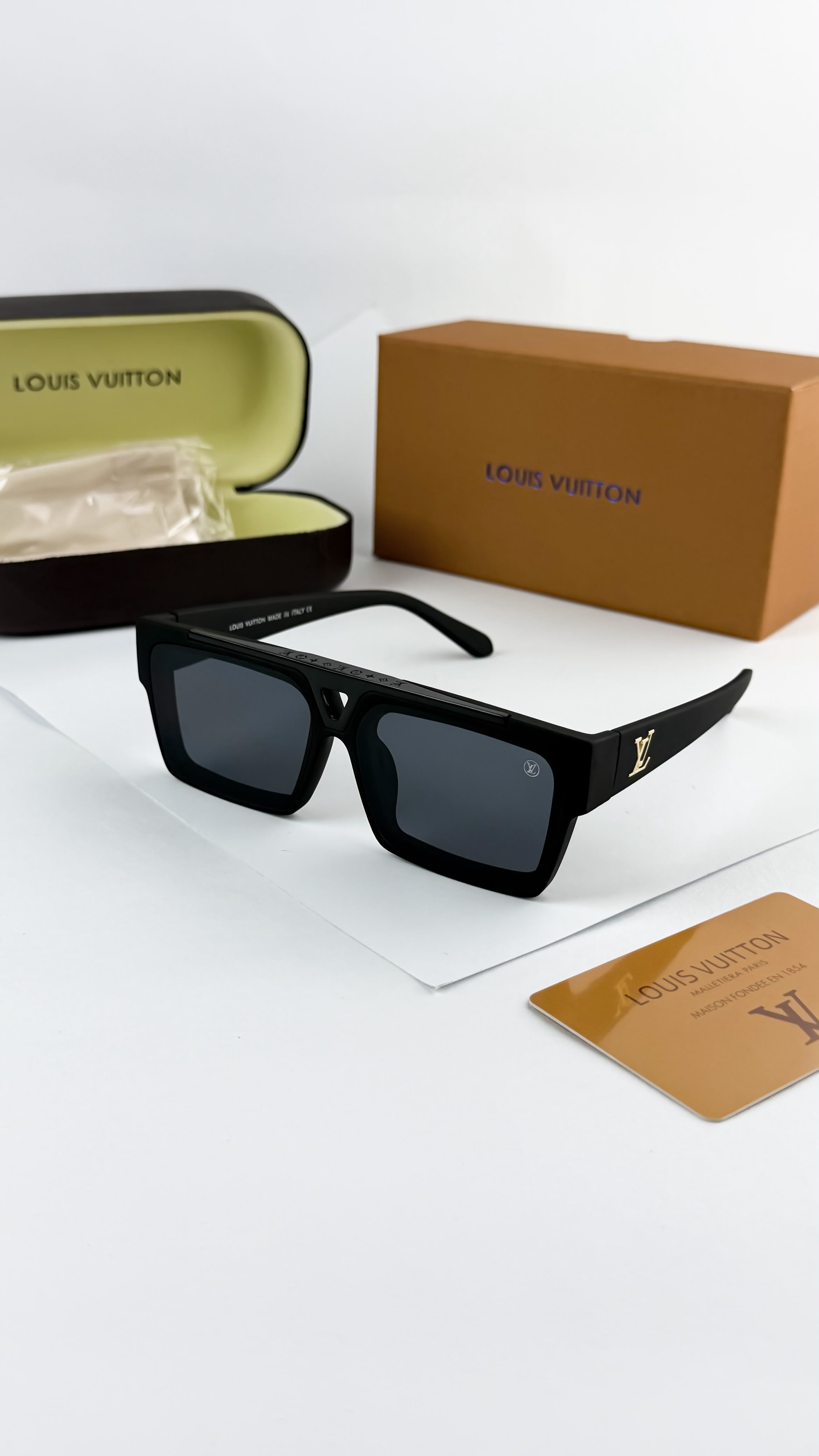 LO_UIS VUITTON BLACK 1984 SUNGLASS