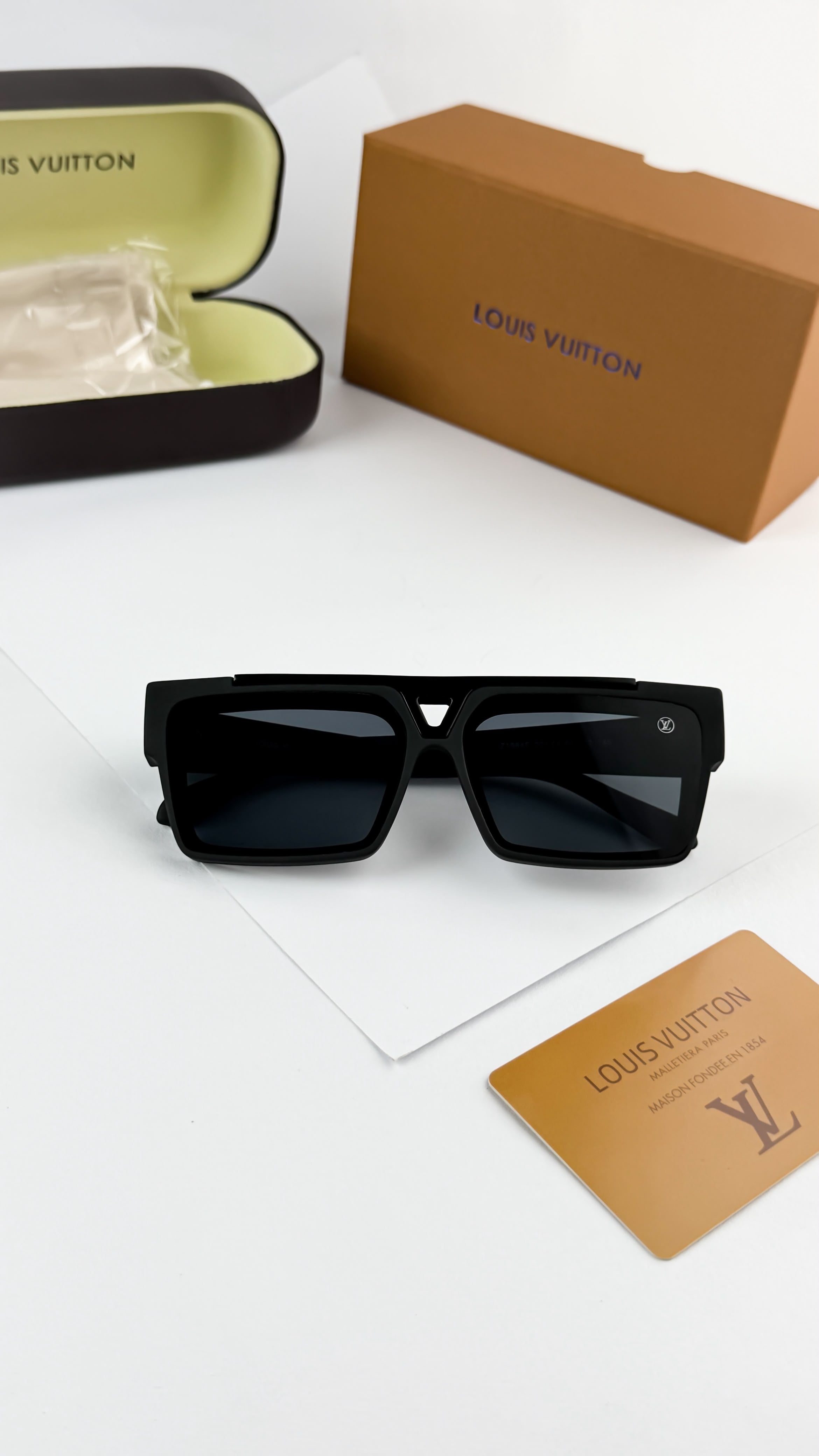 LO_UIS VUITTON BLACK 1984 SUNGLASS