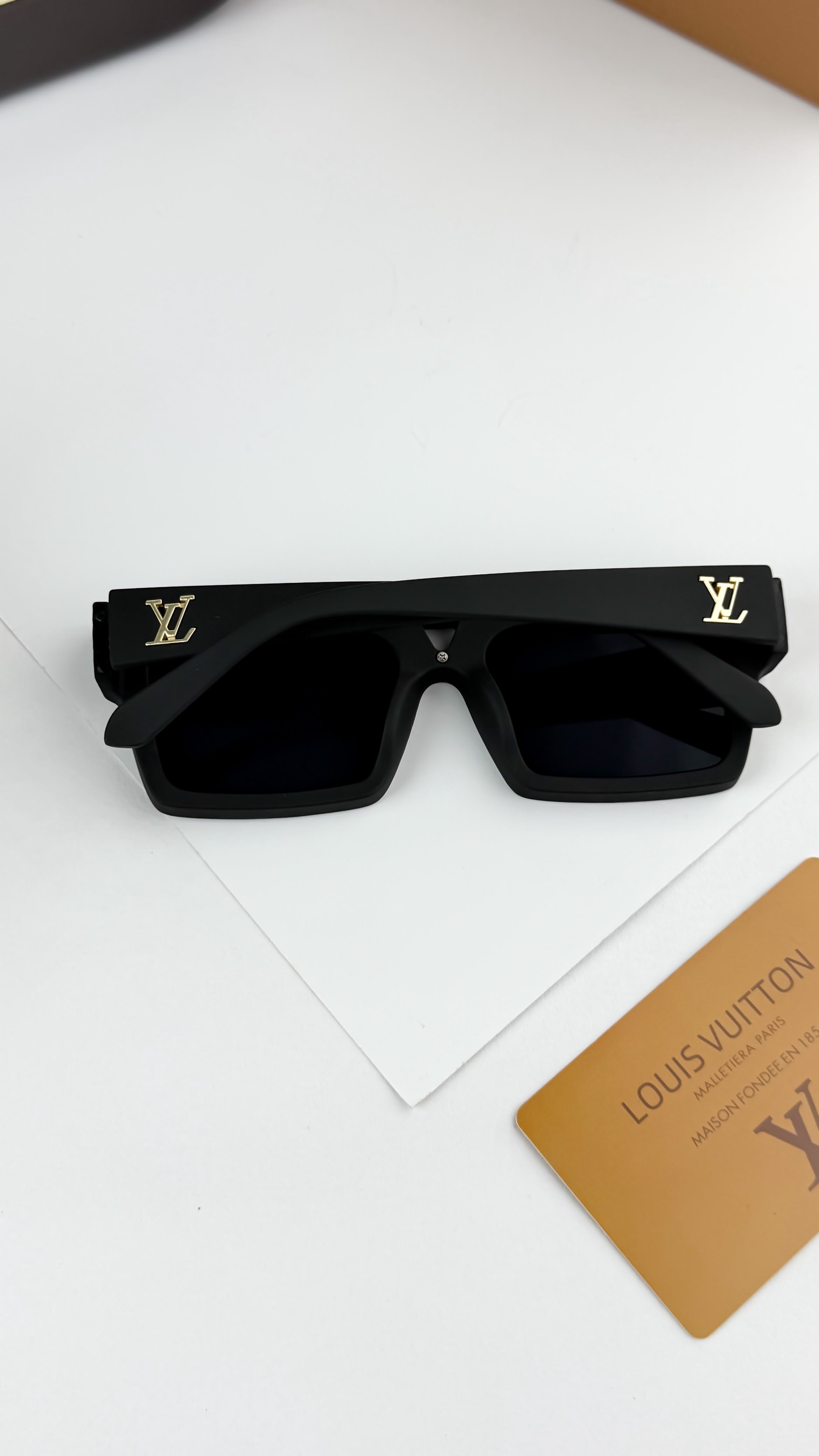 LO_UIS VUITTON BLACK 1984 SUNGLASS