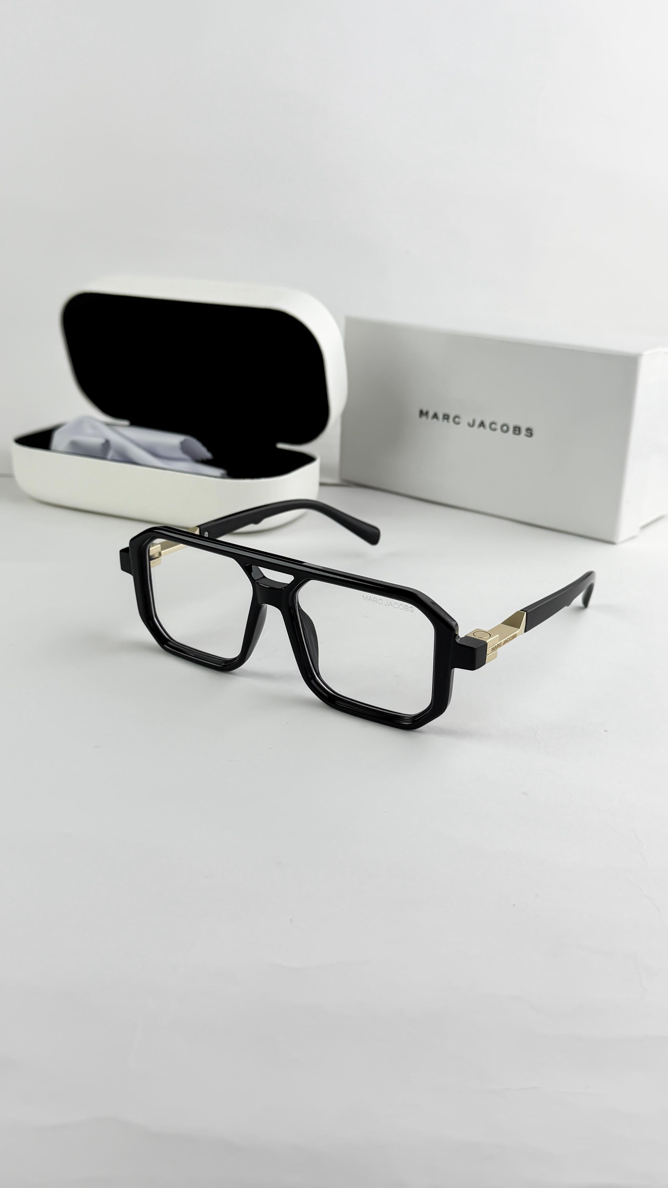 MA_RC JACOBS GOLD BLACK PLANO SUNGLASS