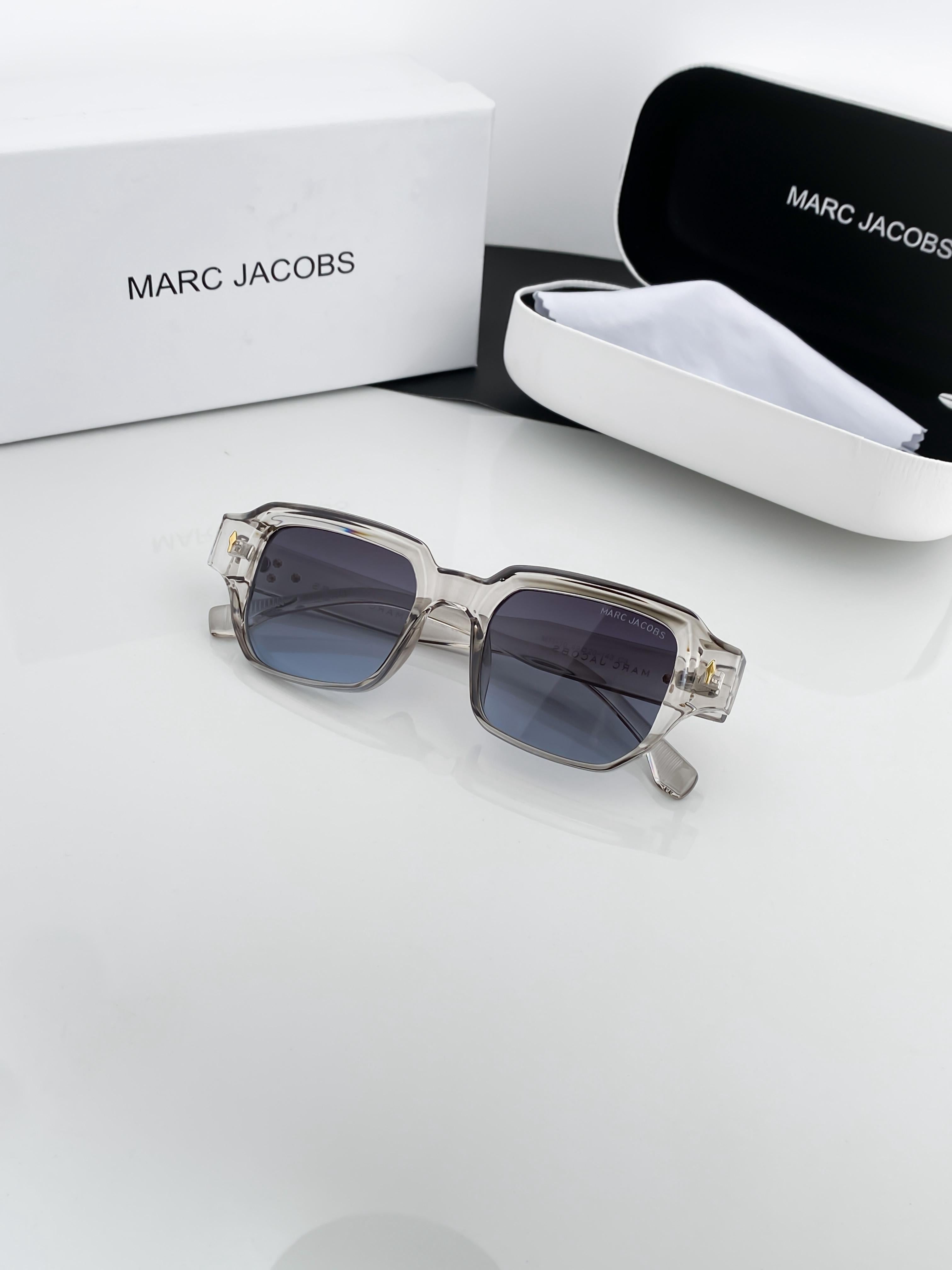 Mar_c_jaco_b_white