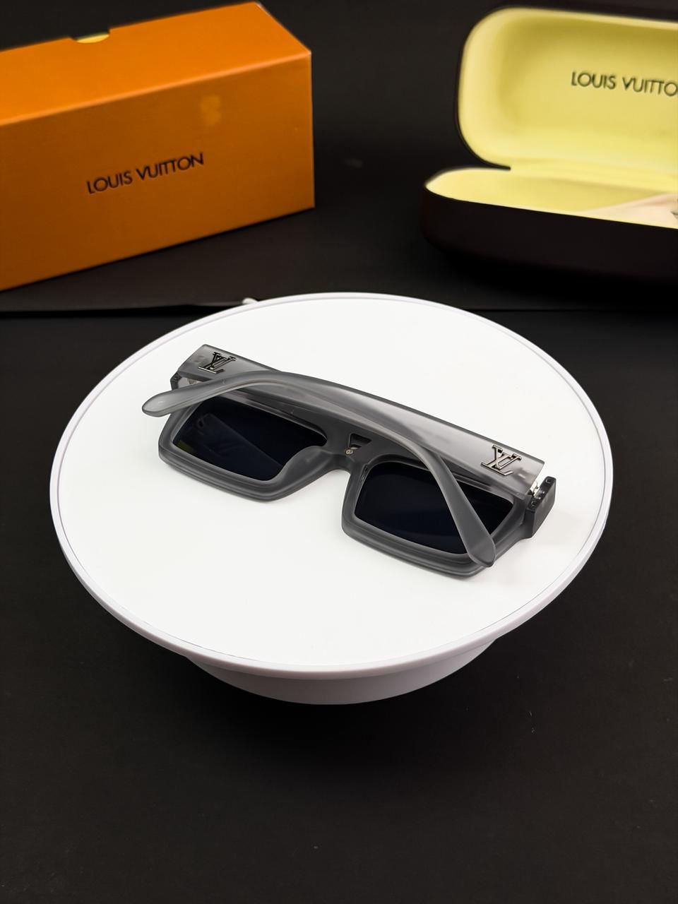 LOI__US Sunglasses